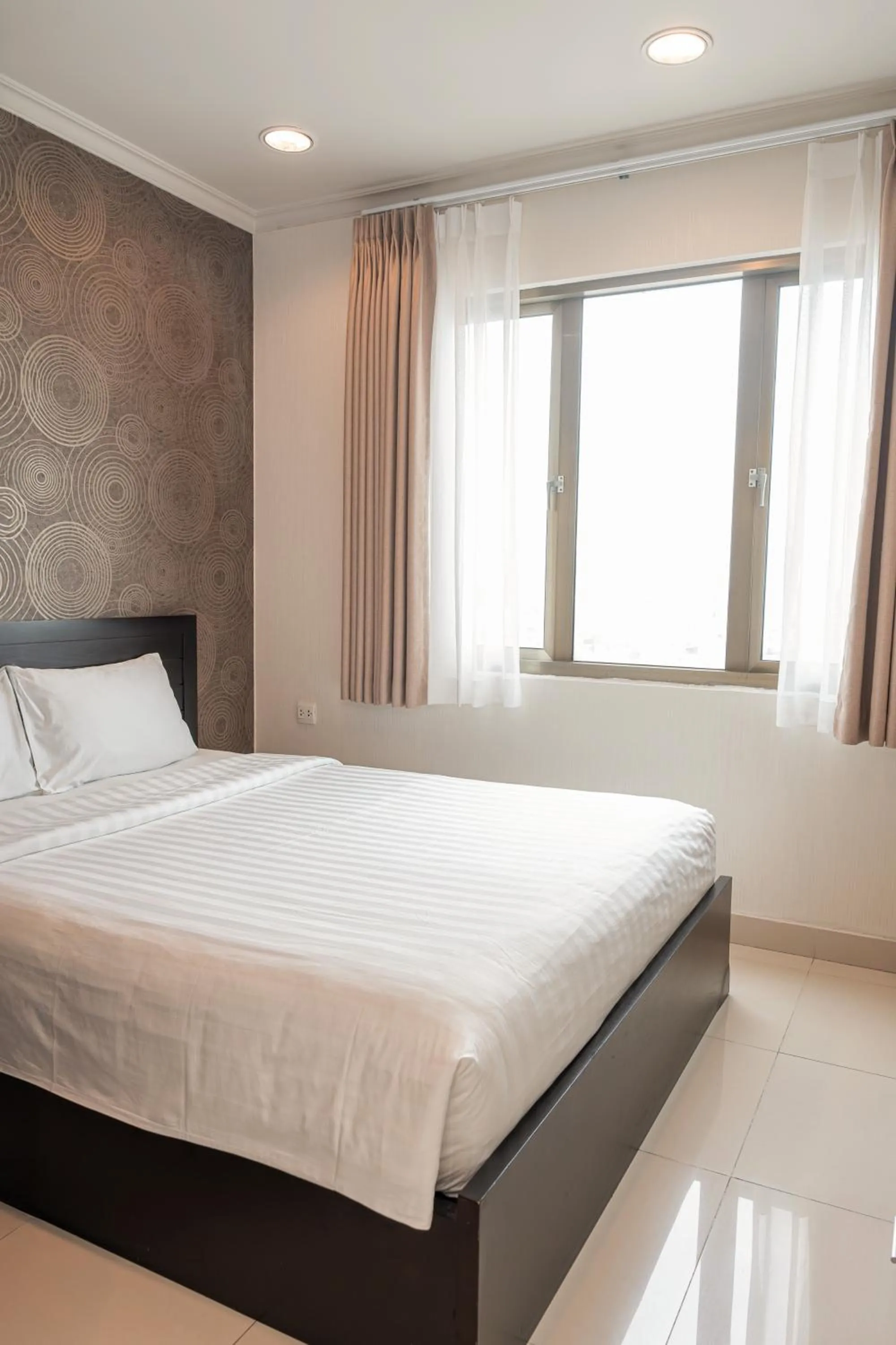 Bedroom, Bed in Mayfair Suites