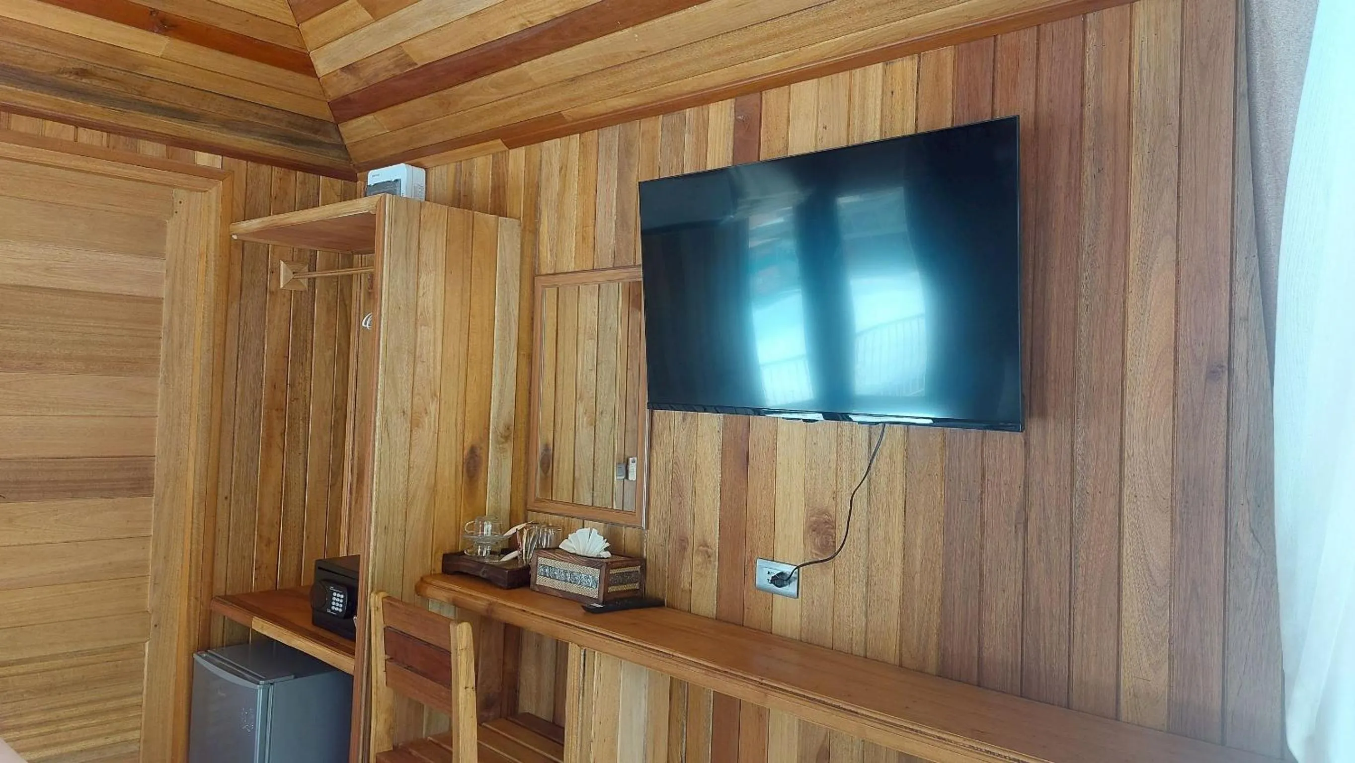 Communal lounge/ TV room in Chomview Lanta Water Park Resort