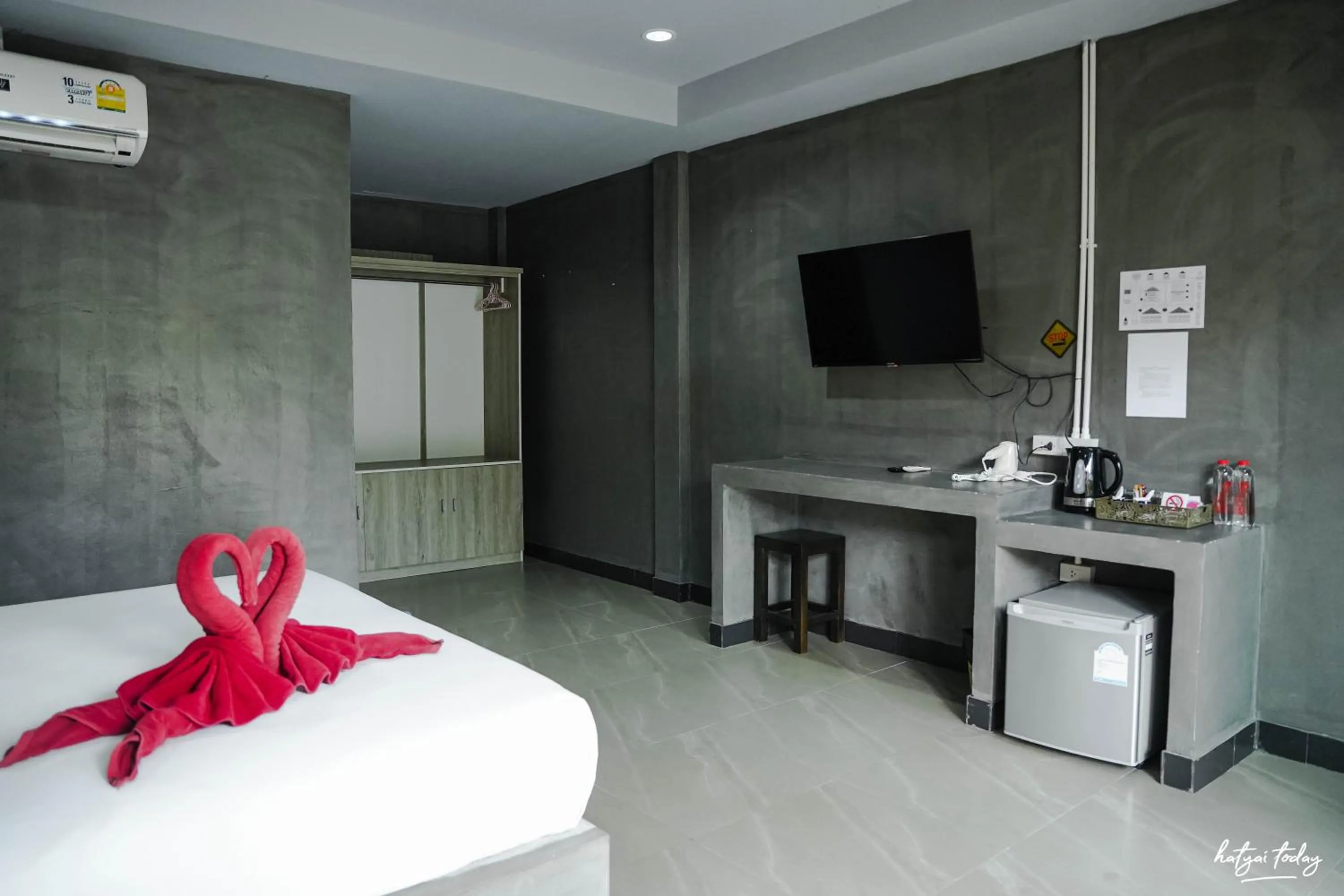 Bed in Chomview Lanta Water Park Resort