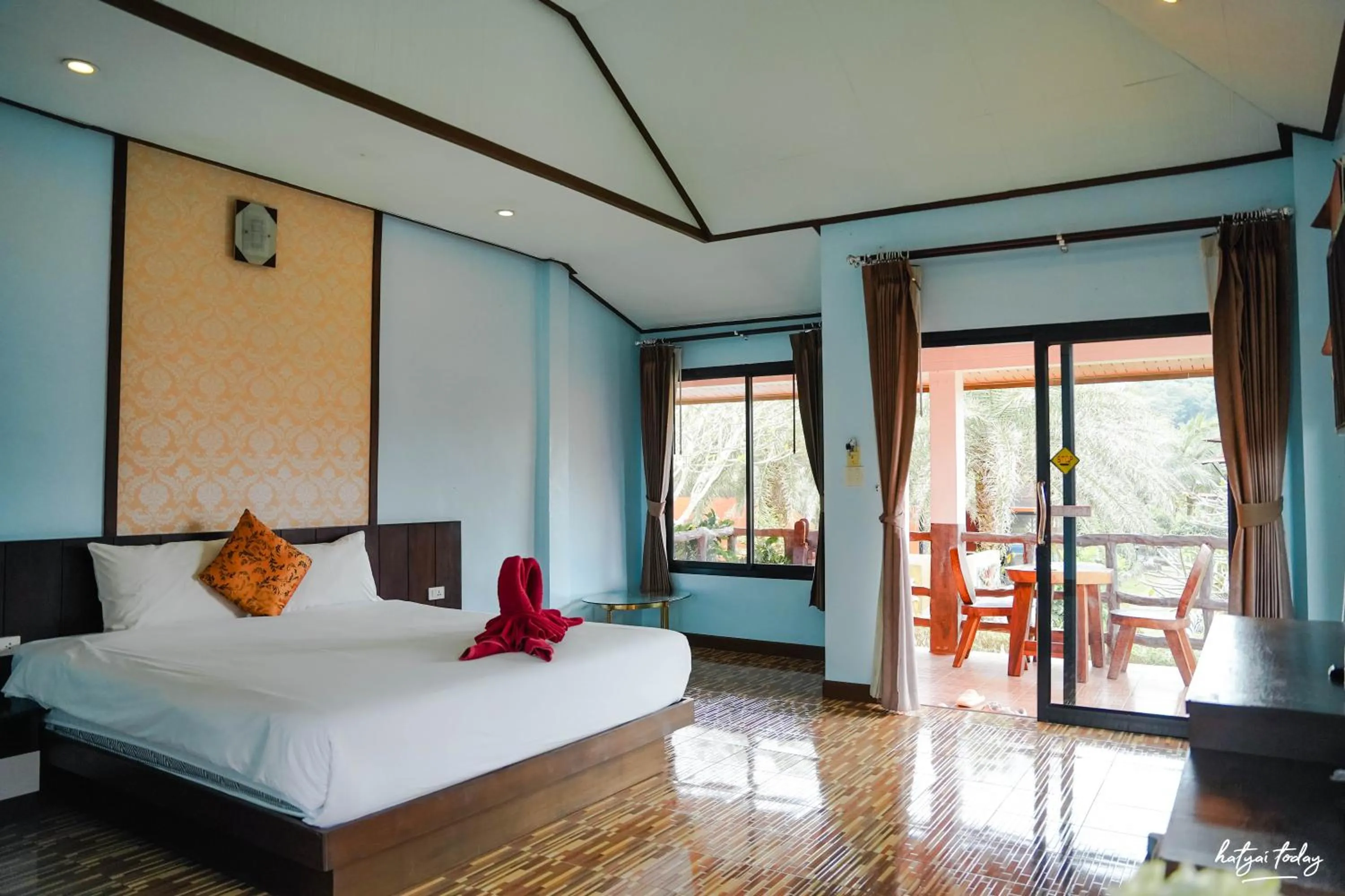 Bed in Chomview Lanta Water Park Resort