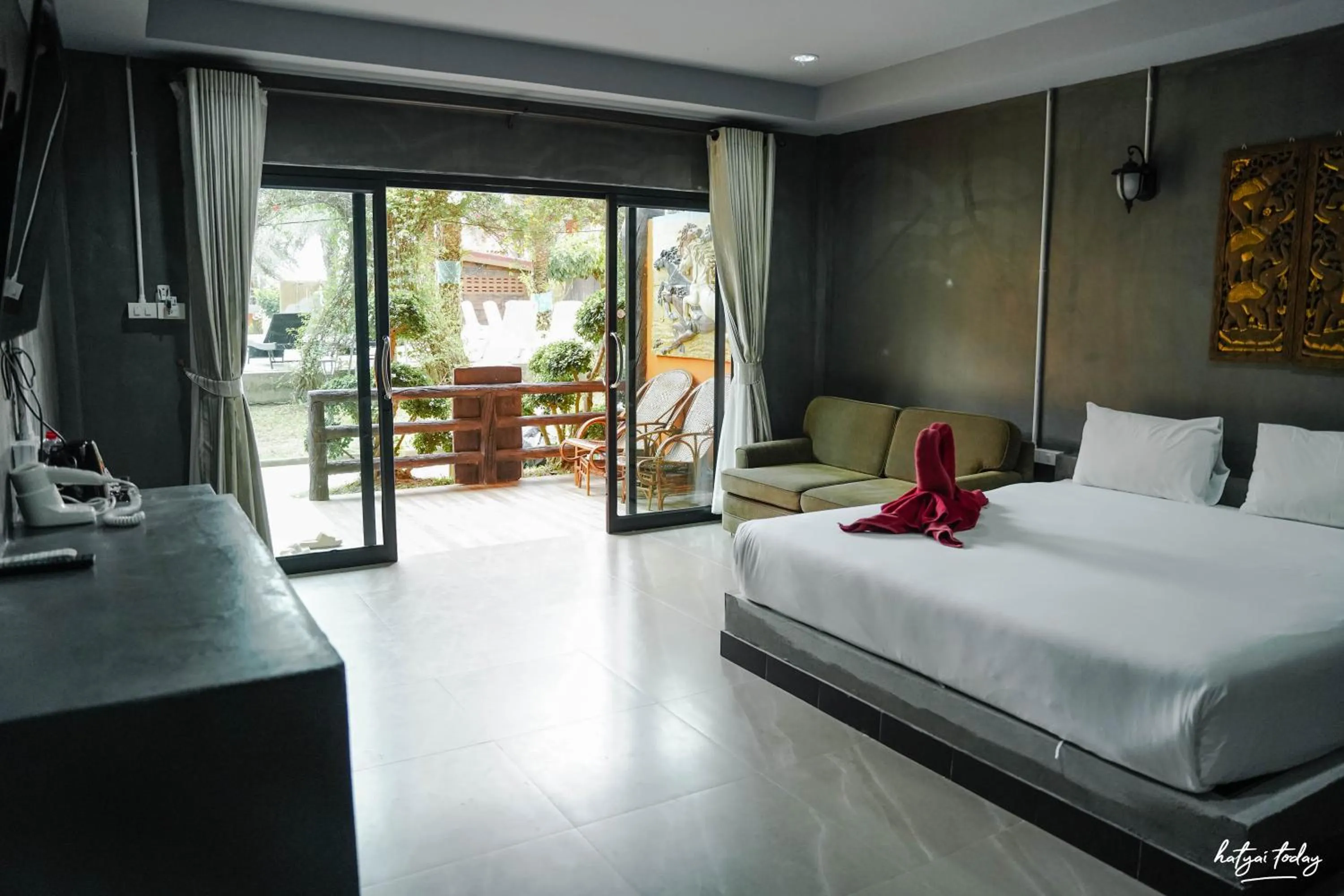 Bed in Chomview Lanta Water Park Resort