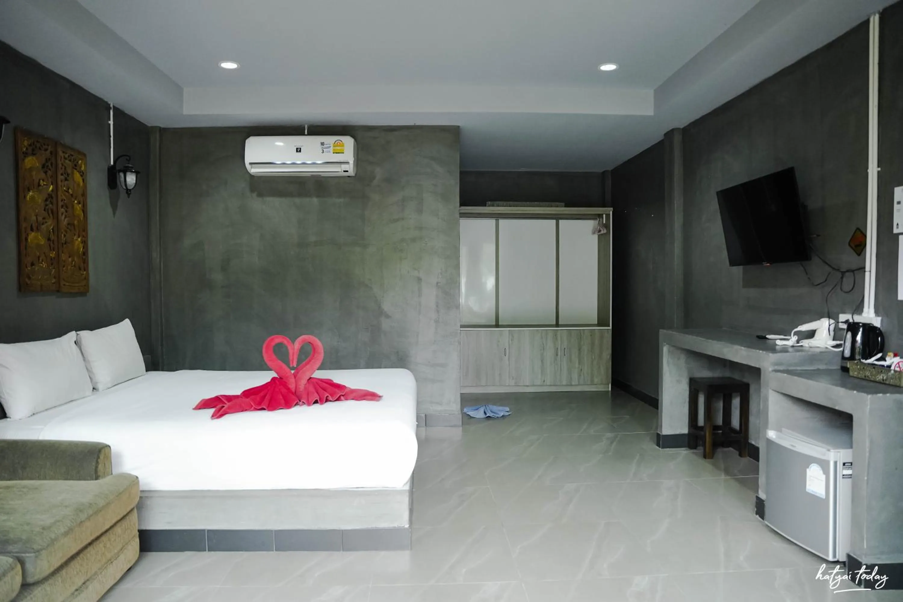 Bed in Chomview Lanta Water Park Resort