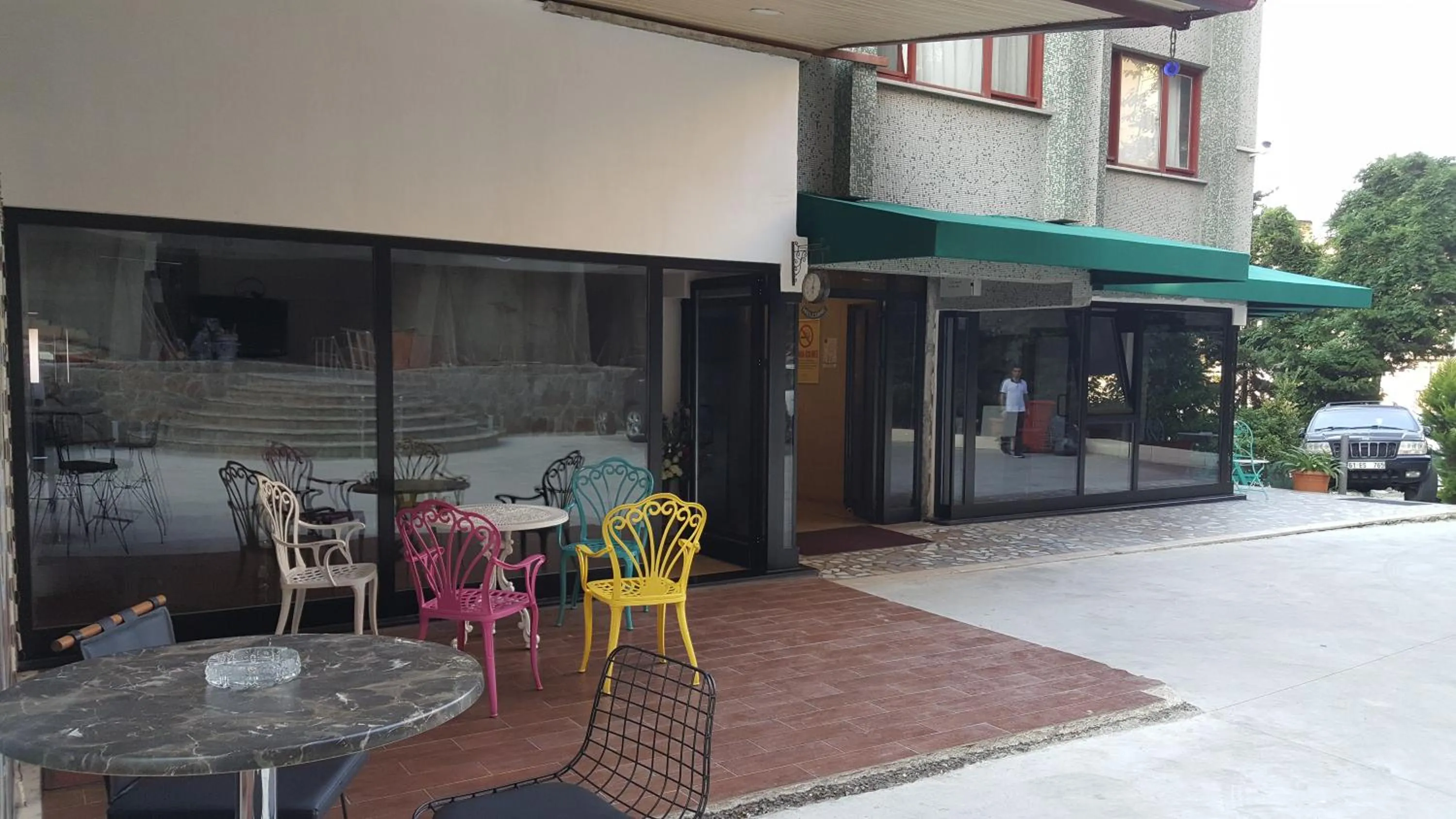 Facade/entrance in Kule Apart