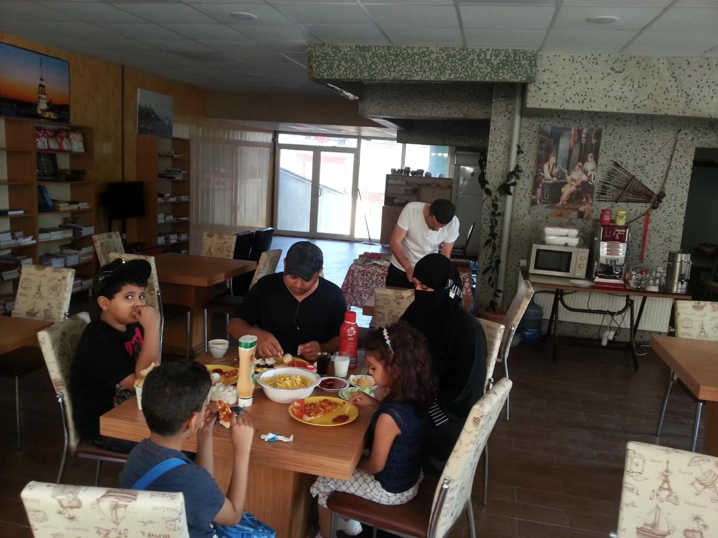 Restaurant/places to eat in Kule Apart