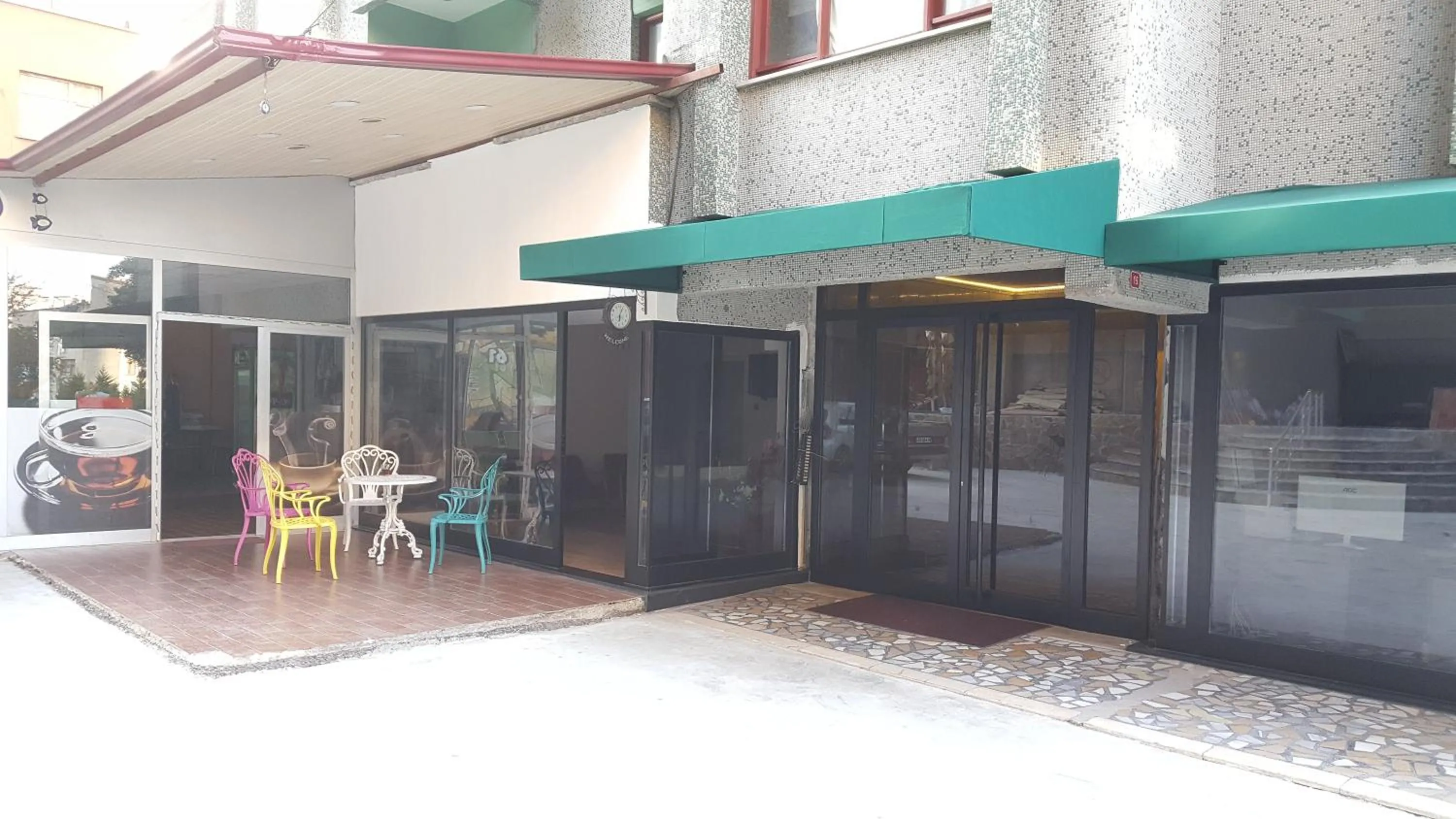 Facade/entrance in Kule Apart