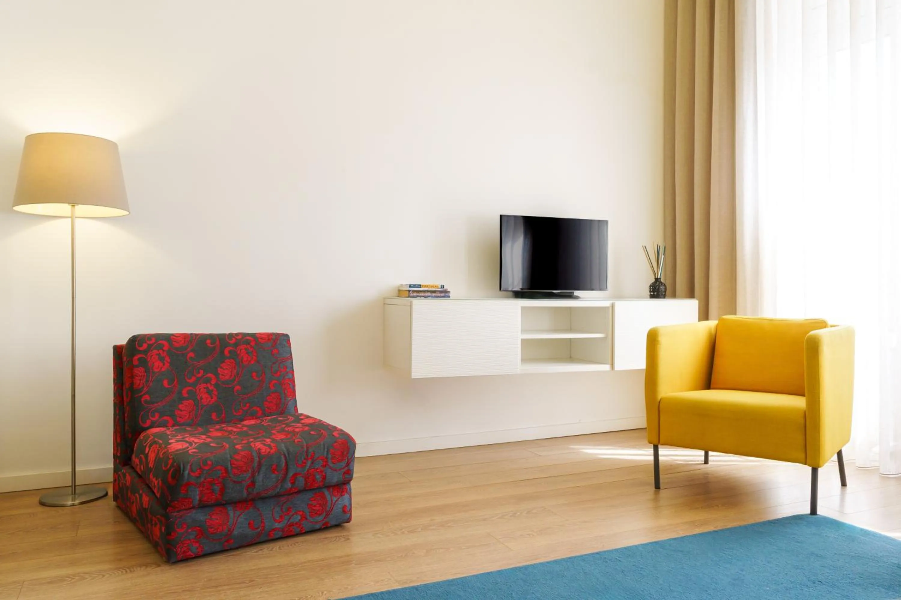 TV and multimedia in Feel Porto Historical Apartments