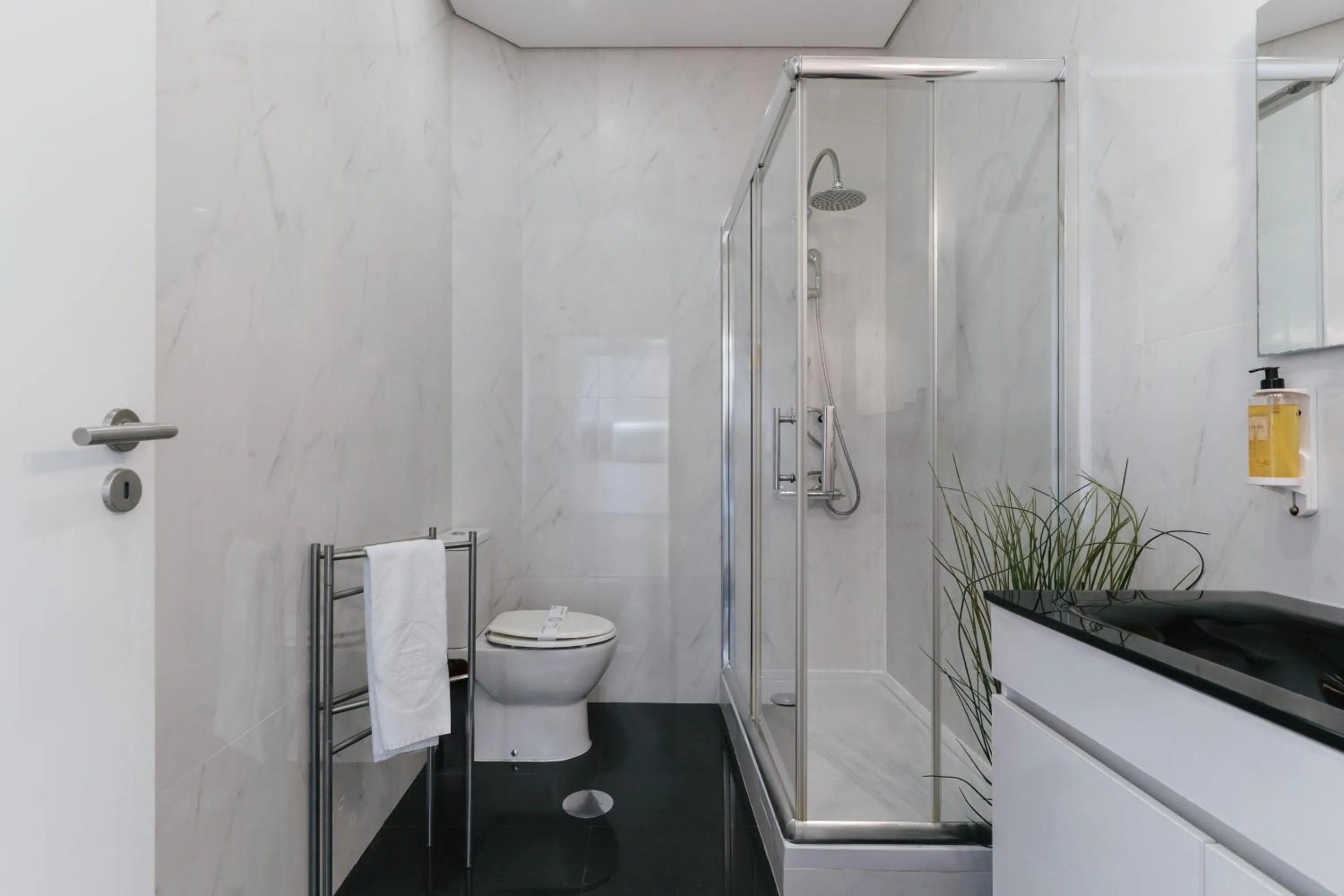 Shower in Feel Porto Historical Apartments