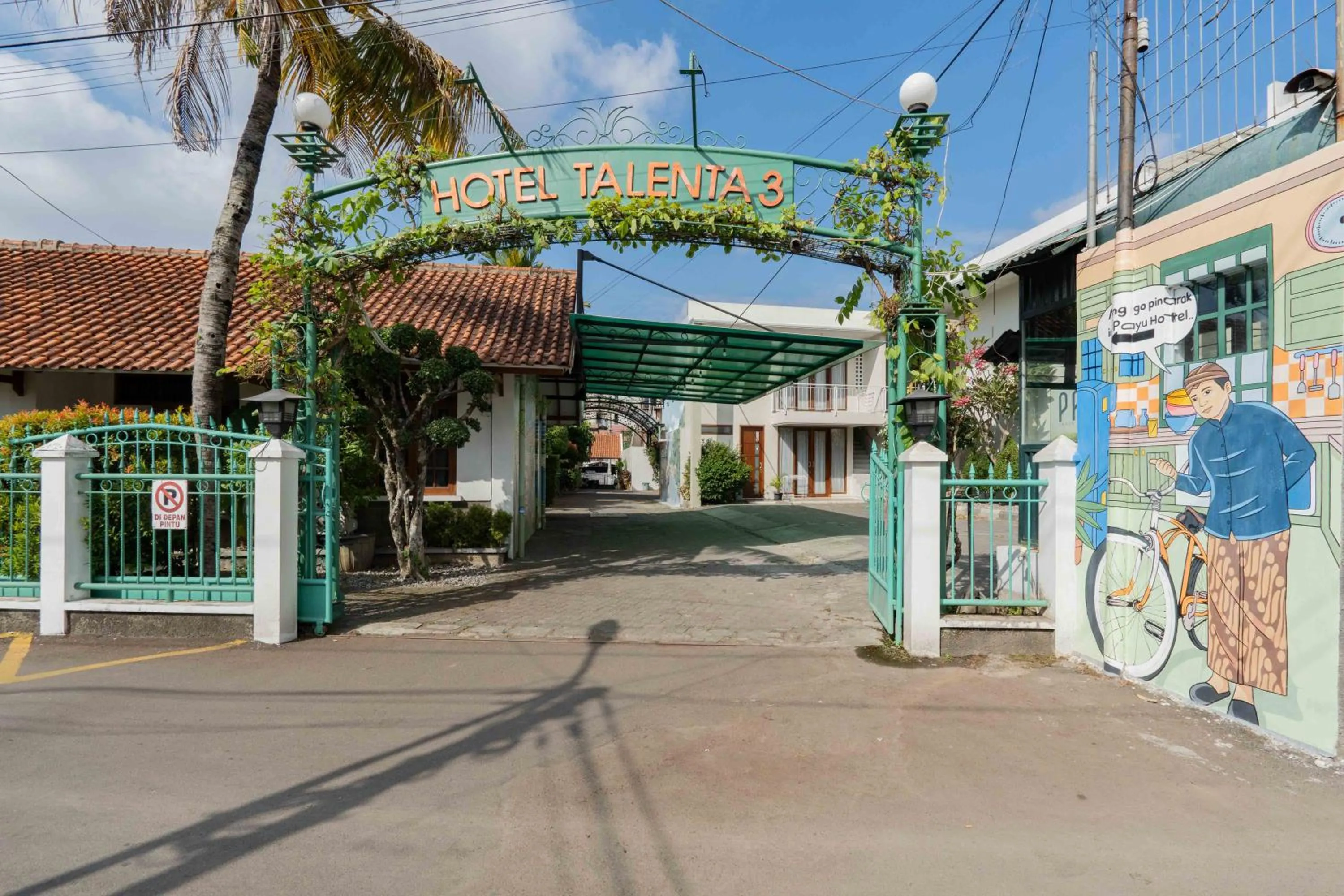 Property building in Hotel Talenta 3