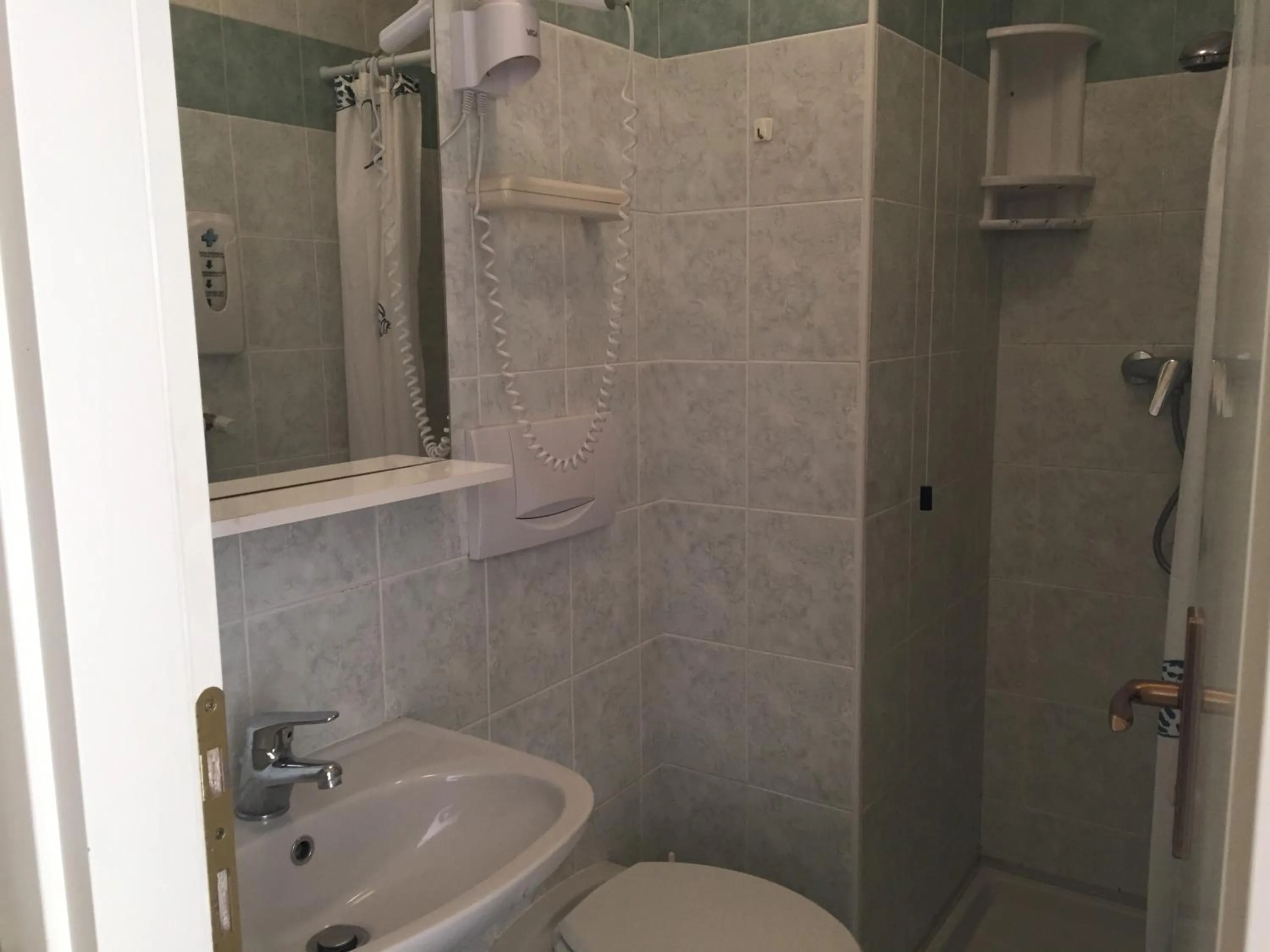 Bathroom in Hotel Plinio