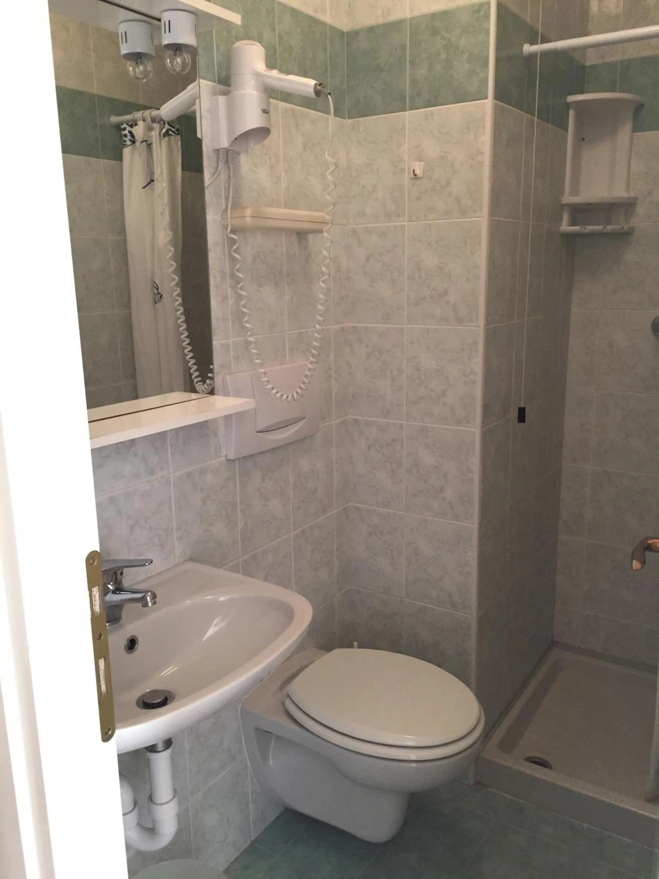 Bathroom in Hotel Plinio