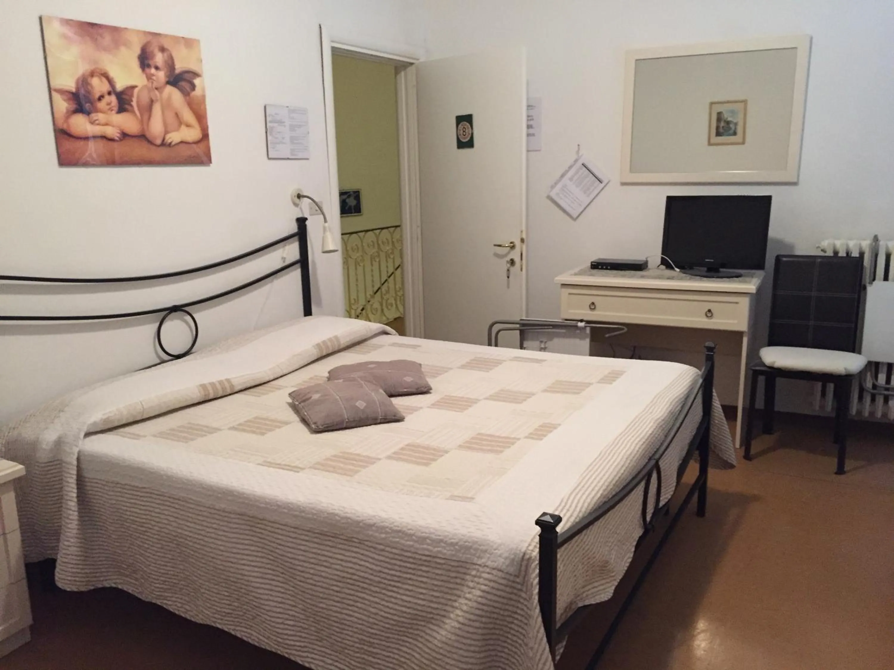 Photo of the whole room in Hotel Plinio