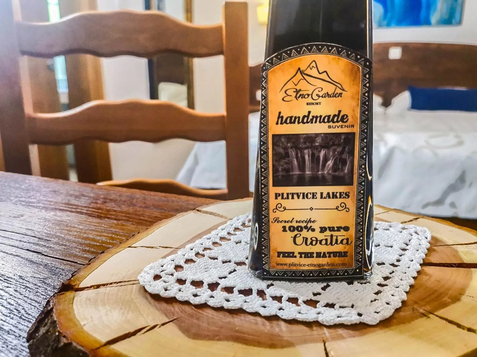 Decorative detail, Bed in Etno Garden Exclusive