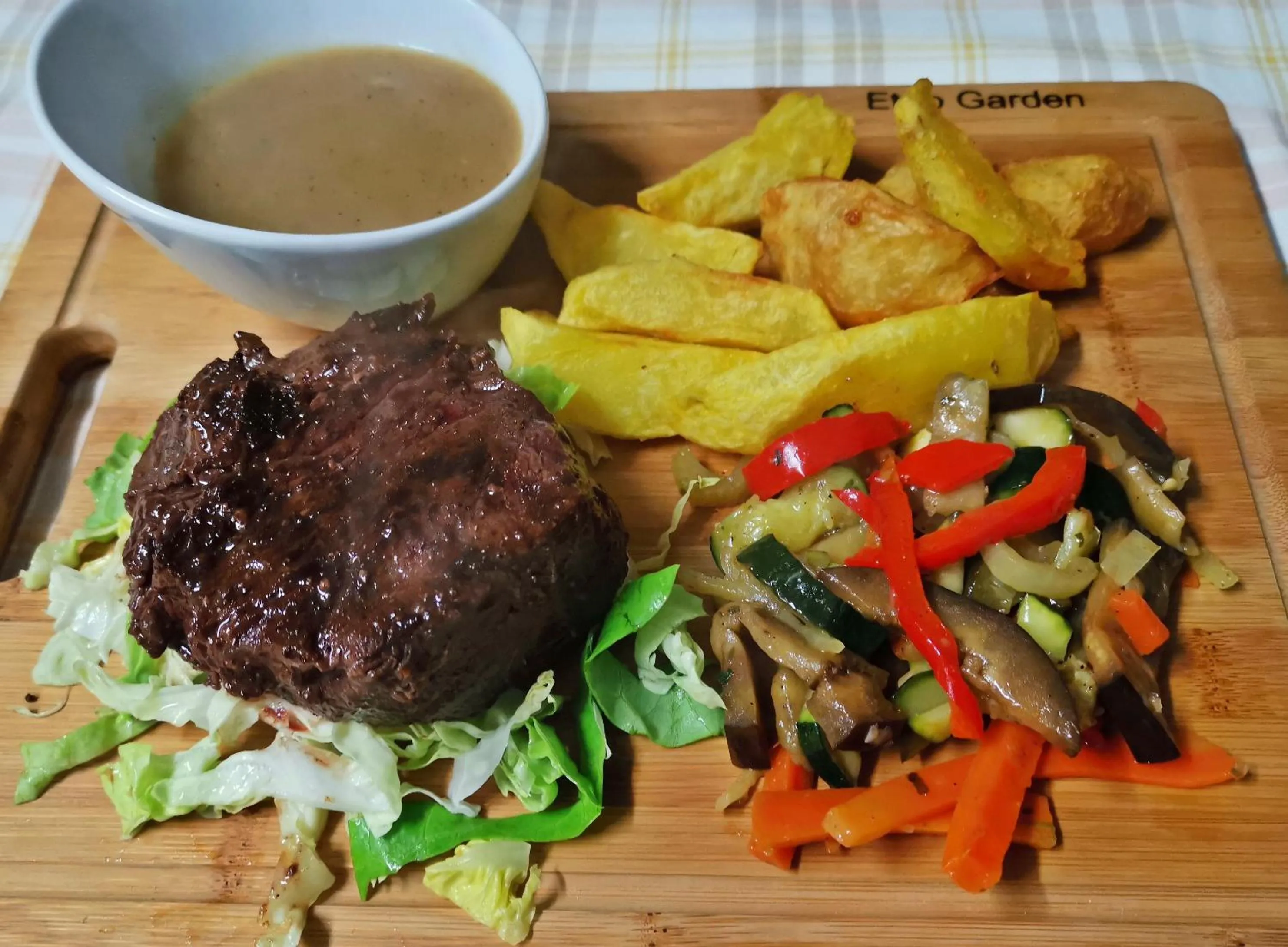 Food and drinks in Etno Garden Exclusive