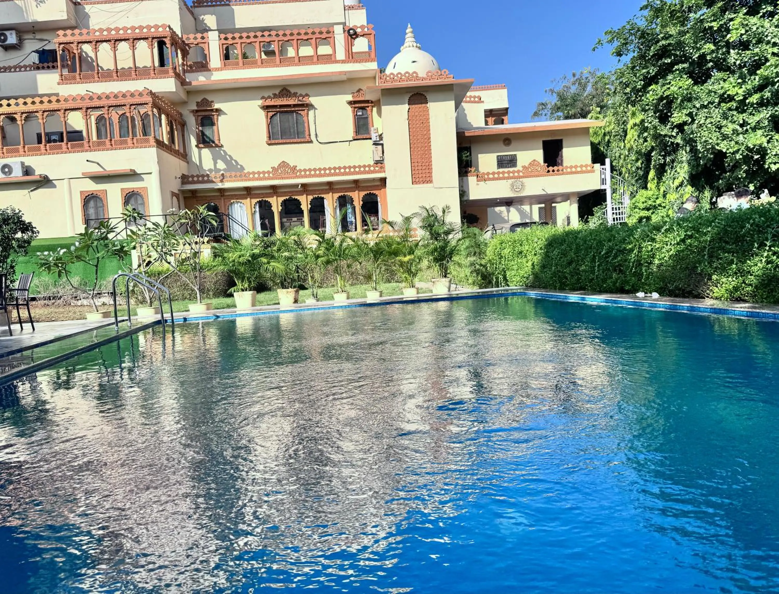 Swimming pool in The Lavitra Lakeview Hotel