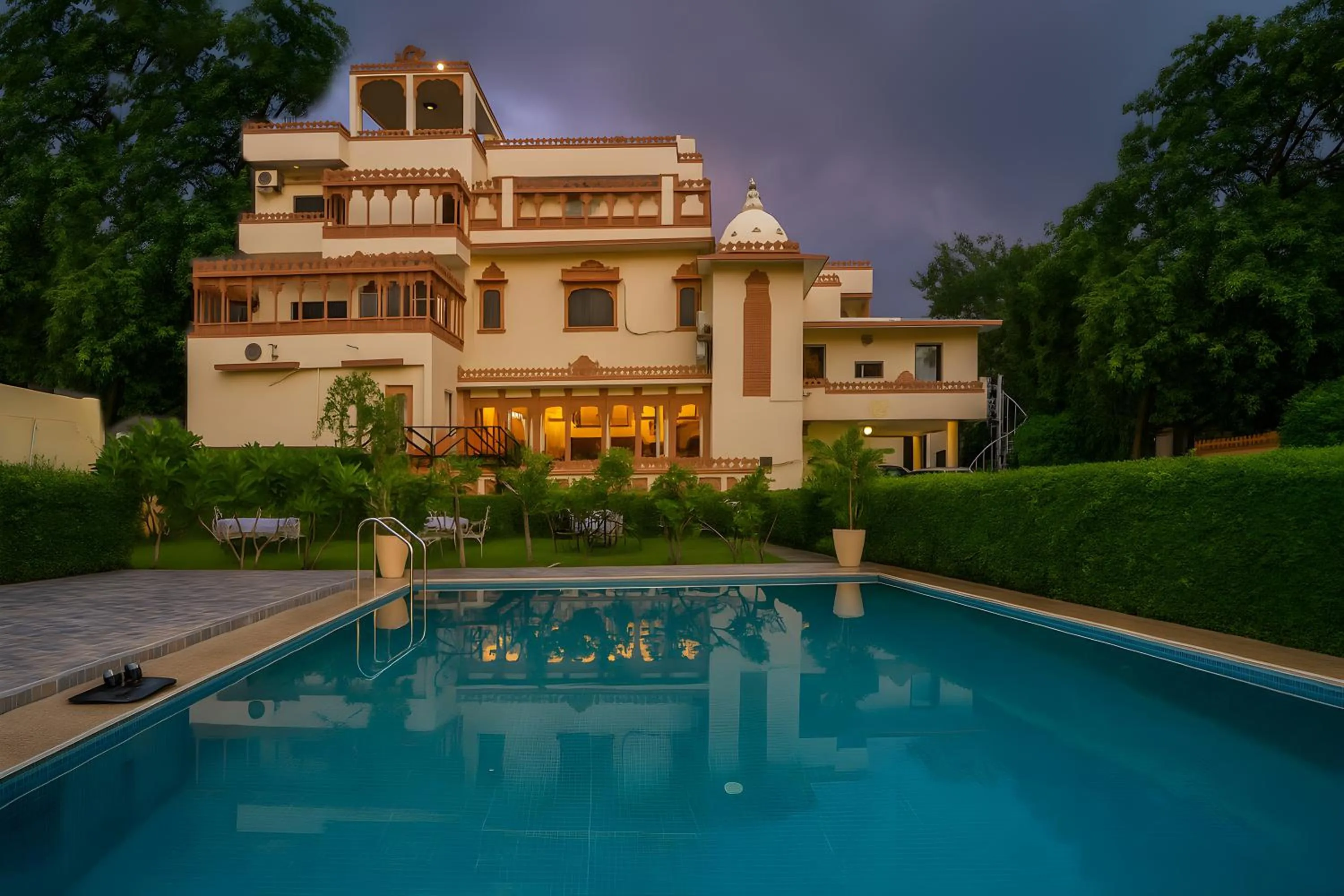 The Lavitra Lakeview Hotel