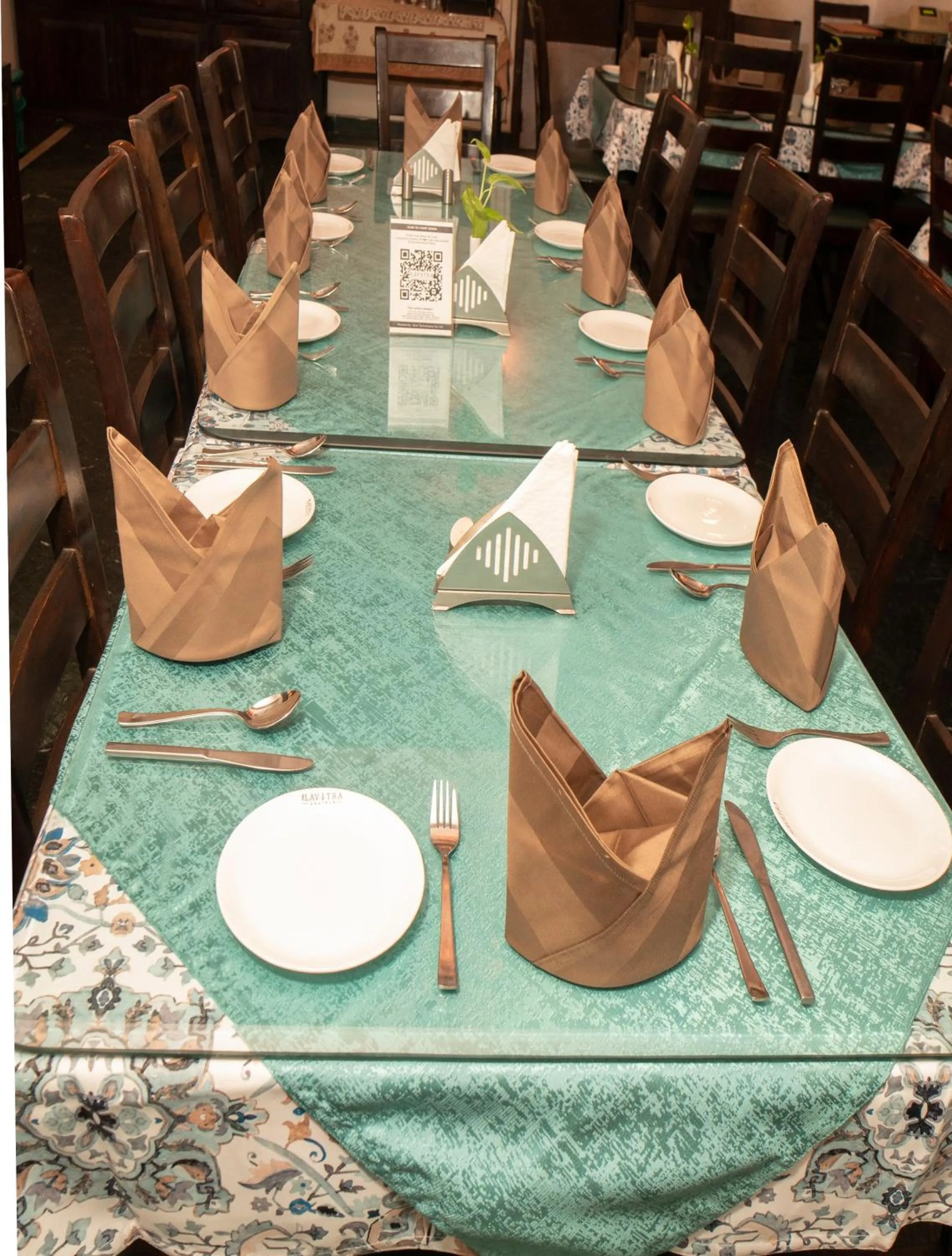 Restaurant/places to eat in The Lavitra Lakeview Hotel