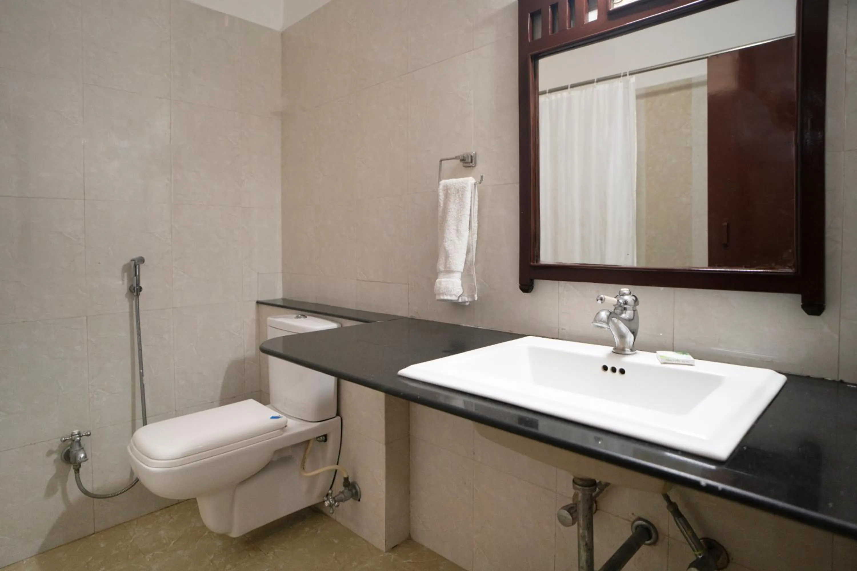 Bathroom in The Lavitra Lakeview Hotel