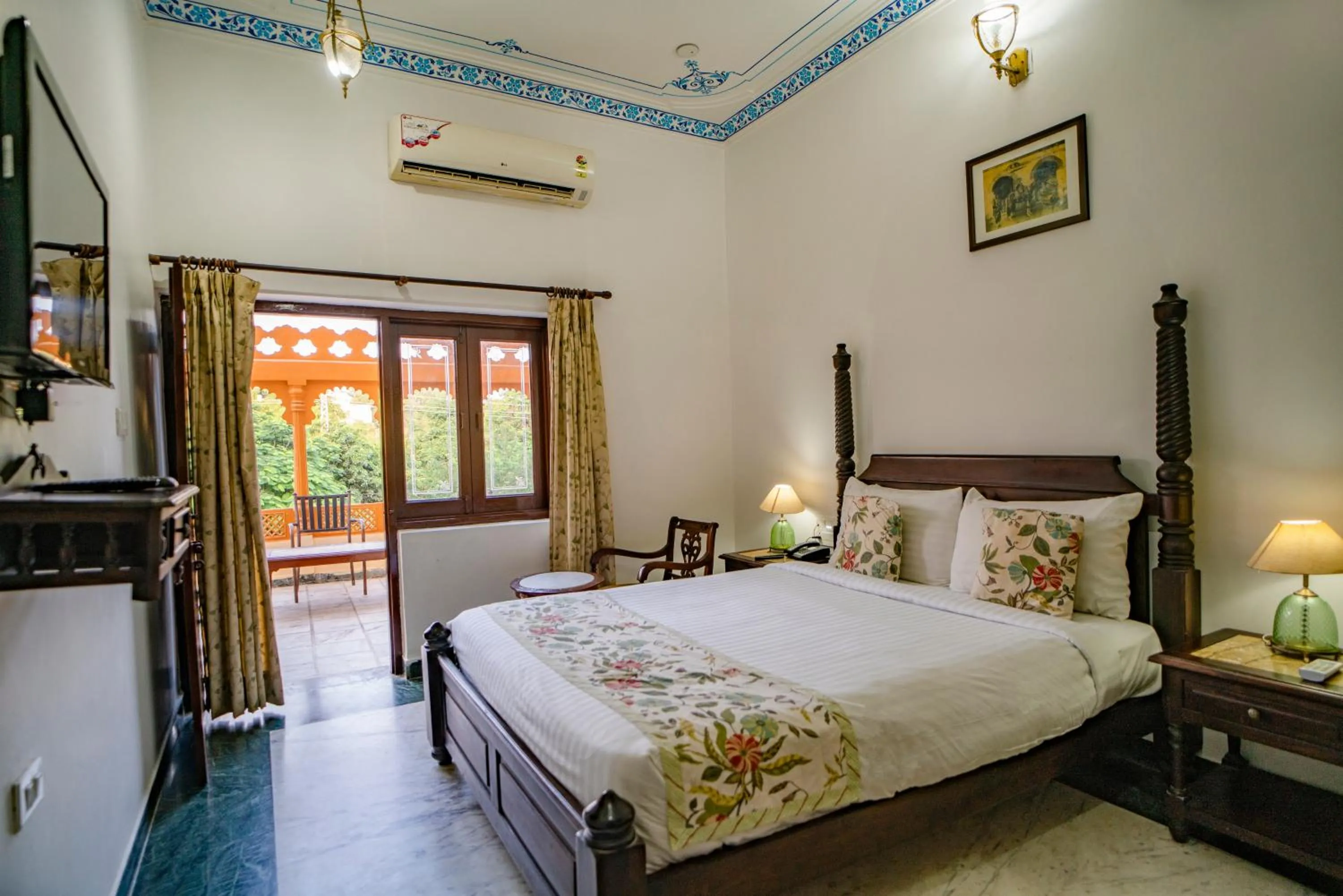 Bed in The Lavitra Lakeview Hotel