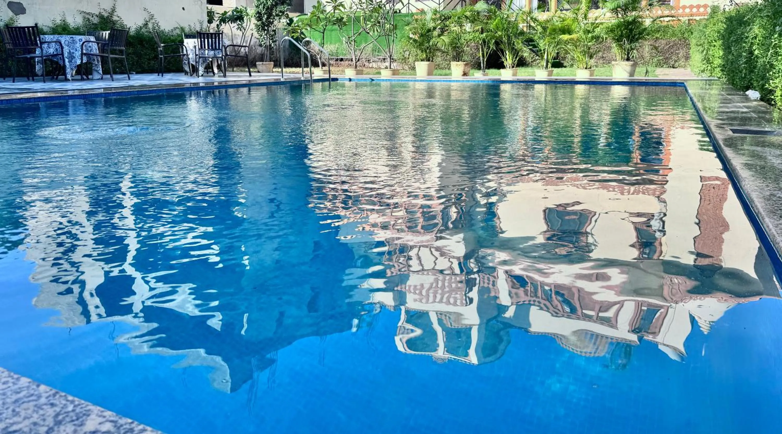 Swimming pool in The Lavitra Lakeview Hotel