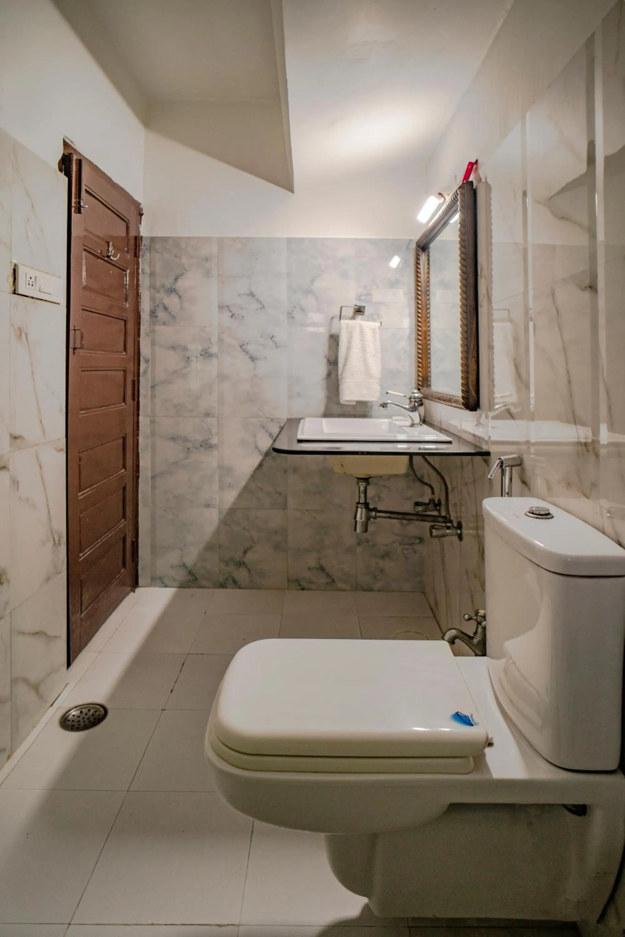 Bathroom in The Lavitra Lakeview Hotel