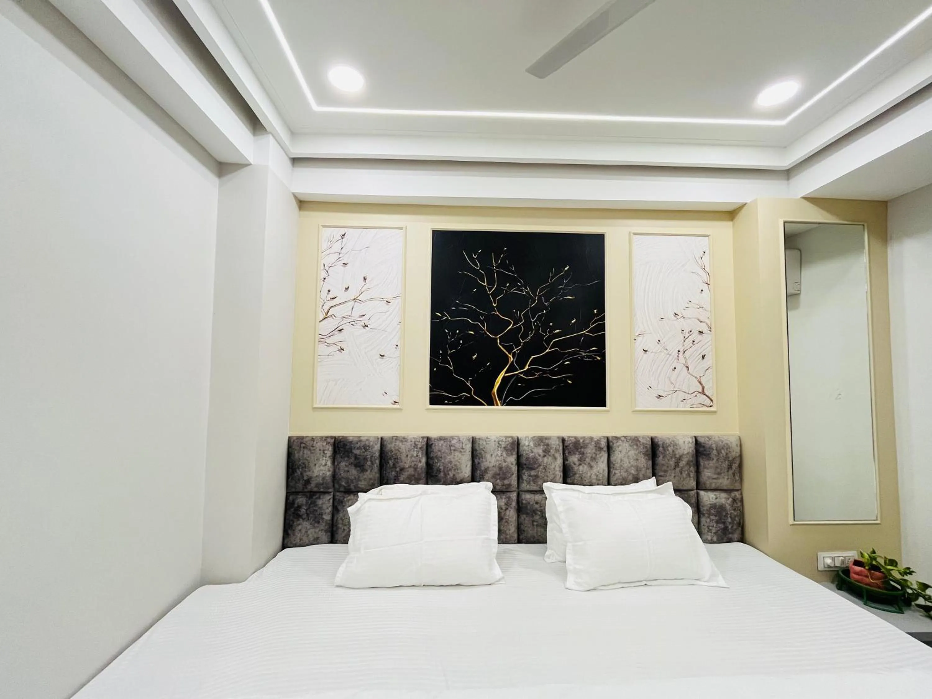 Bed in Hotel Padmawati Palace