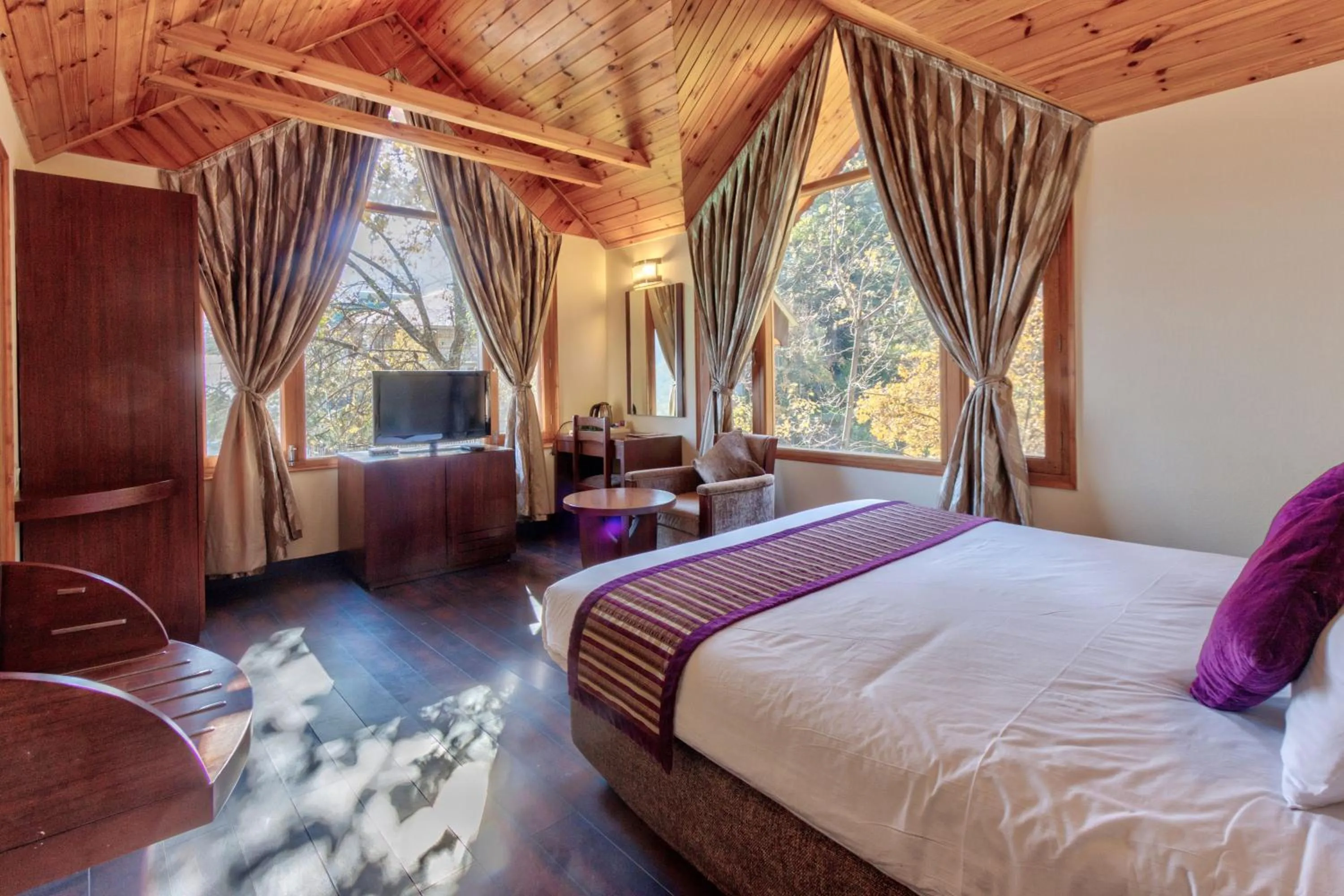 Bed in Shingar Regency