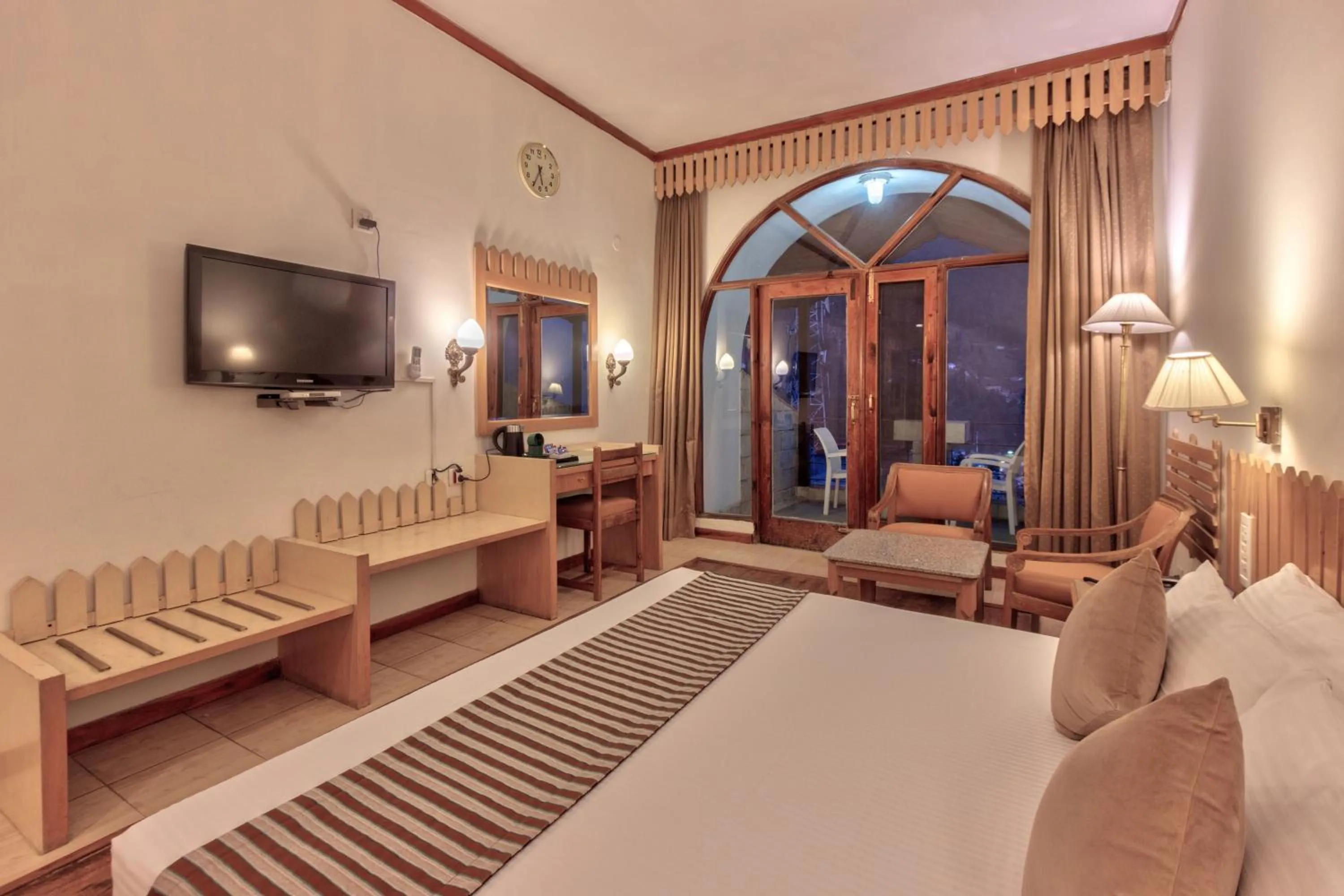 Bed in Shingar Regency