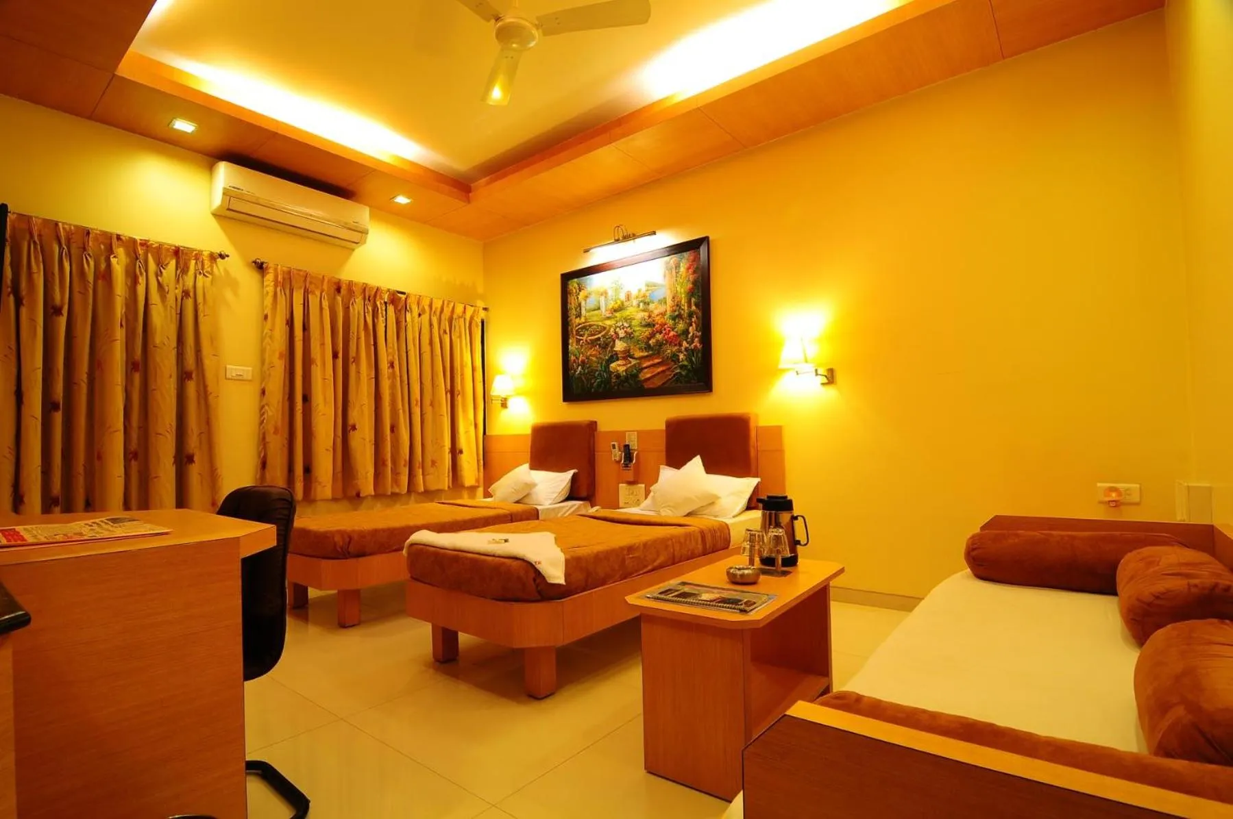 Restaurant/places to eat, Bed in Panchavati Elite Inn