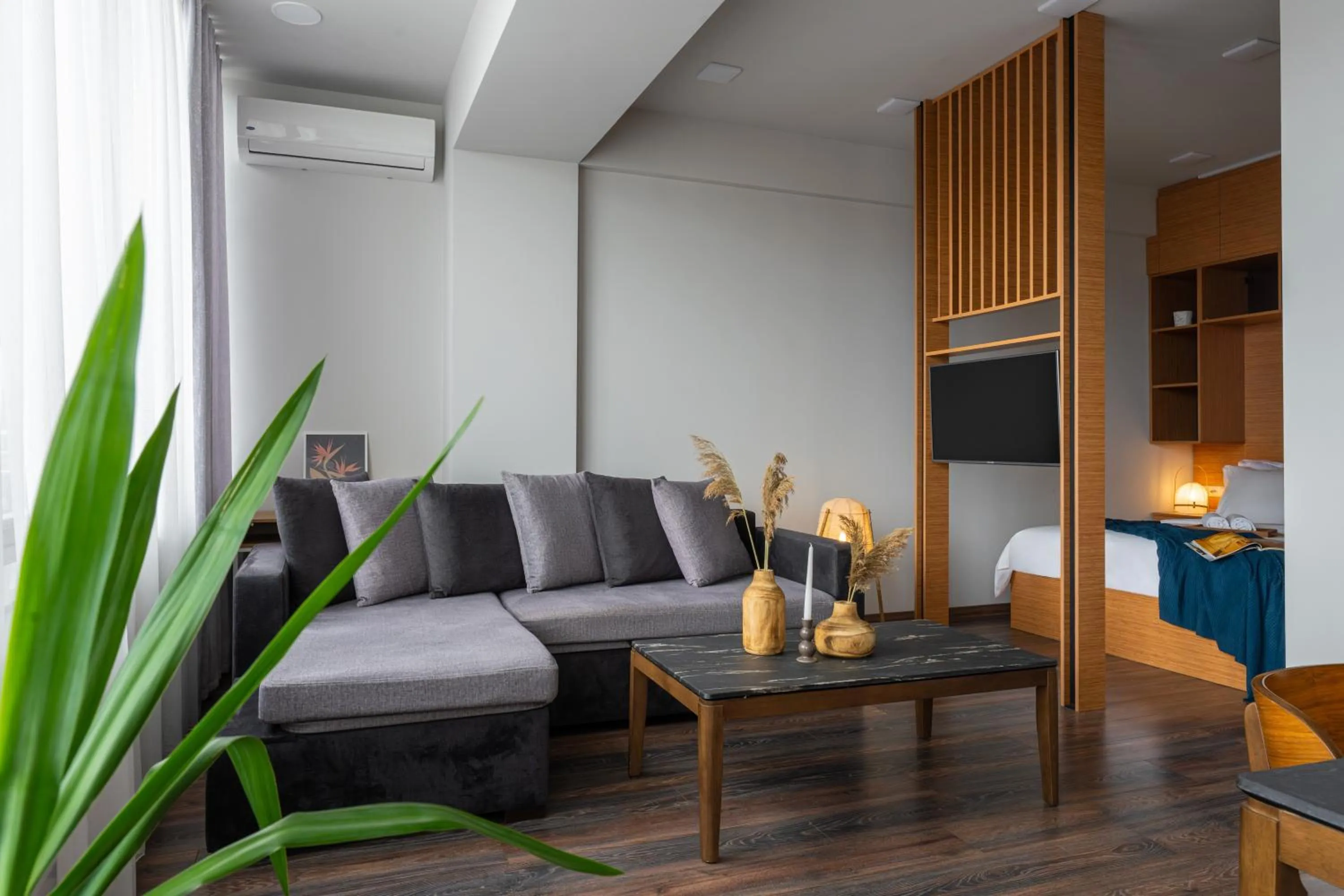 TV and multimedia in Sweet Home Deluxe Apart-Hotel