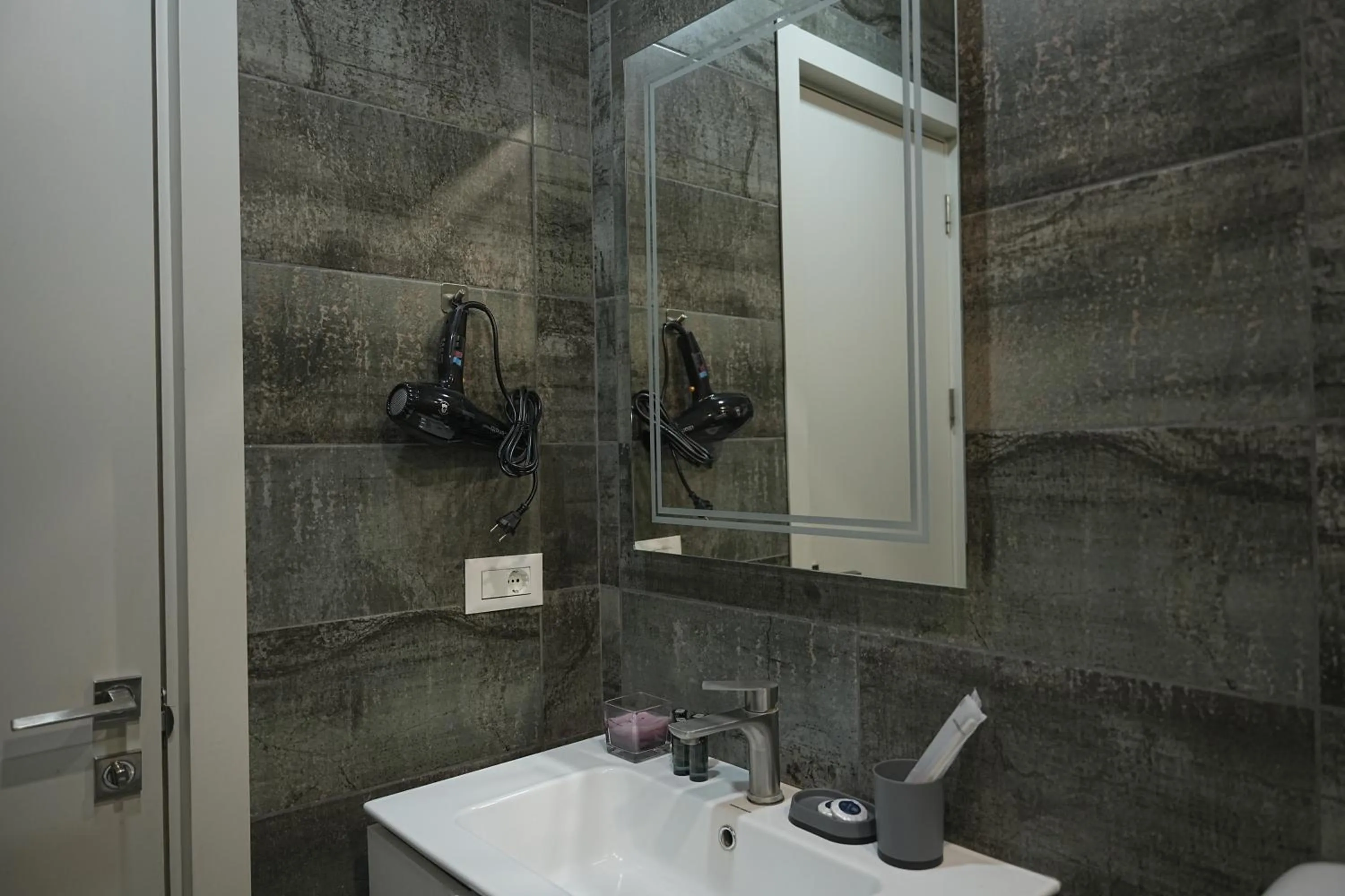 Shower in Sweet Home Deluxe Apart-Hotel