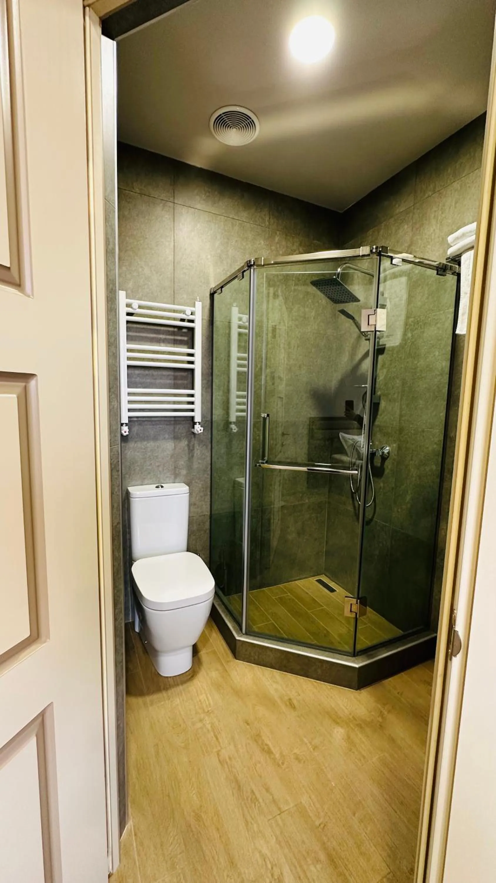 Shower in Marrone Hotel Tsaghkadzor