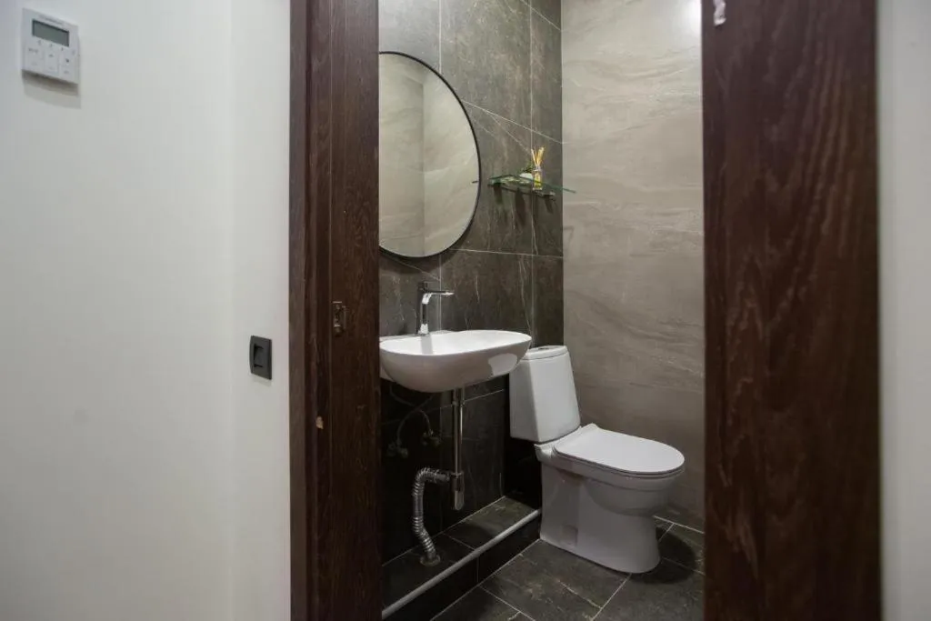 Shower in Marrone Hotel Tsaghkadzor