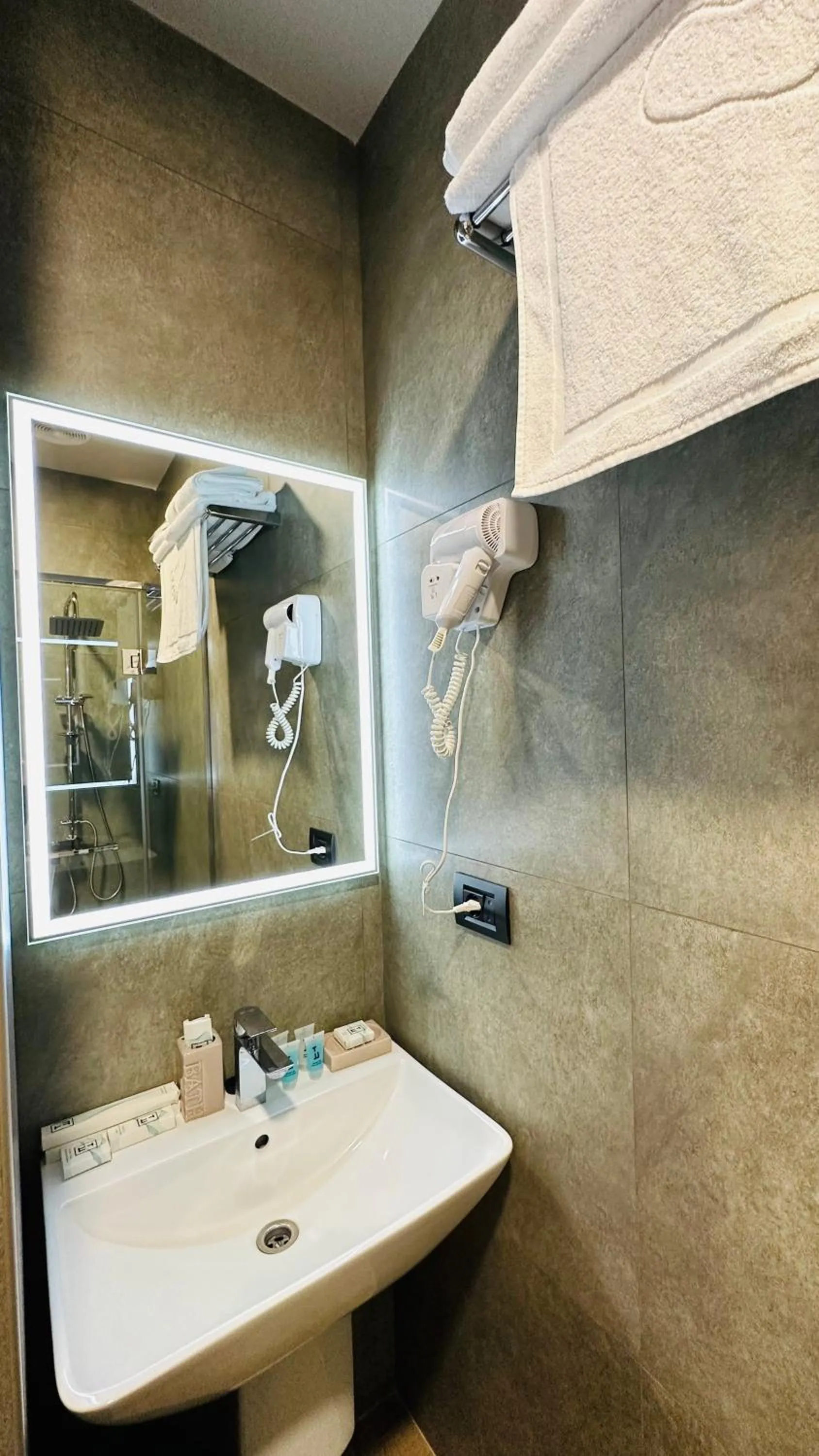 Shower in Marrone Hotel Tsaghkadzor