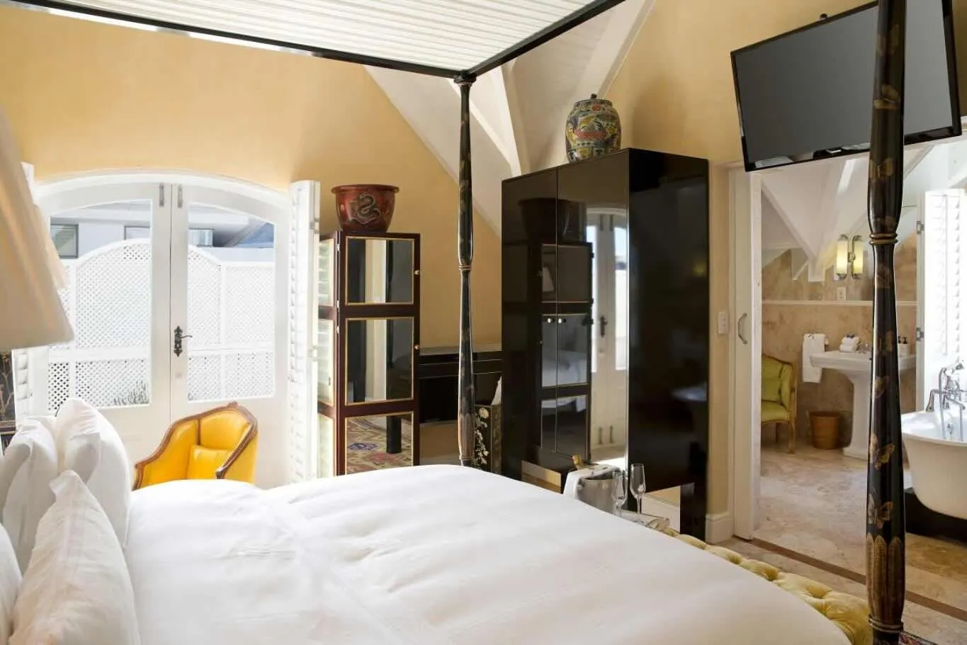 Bed in Birkenhead House