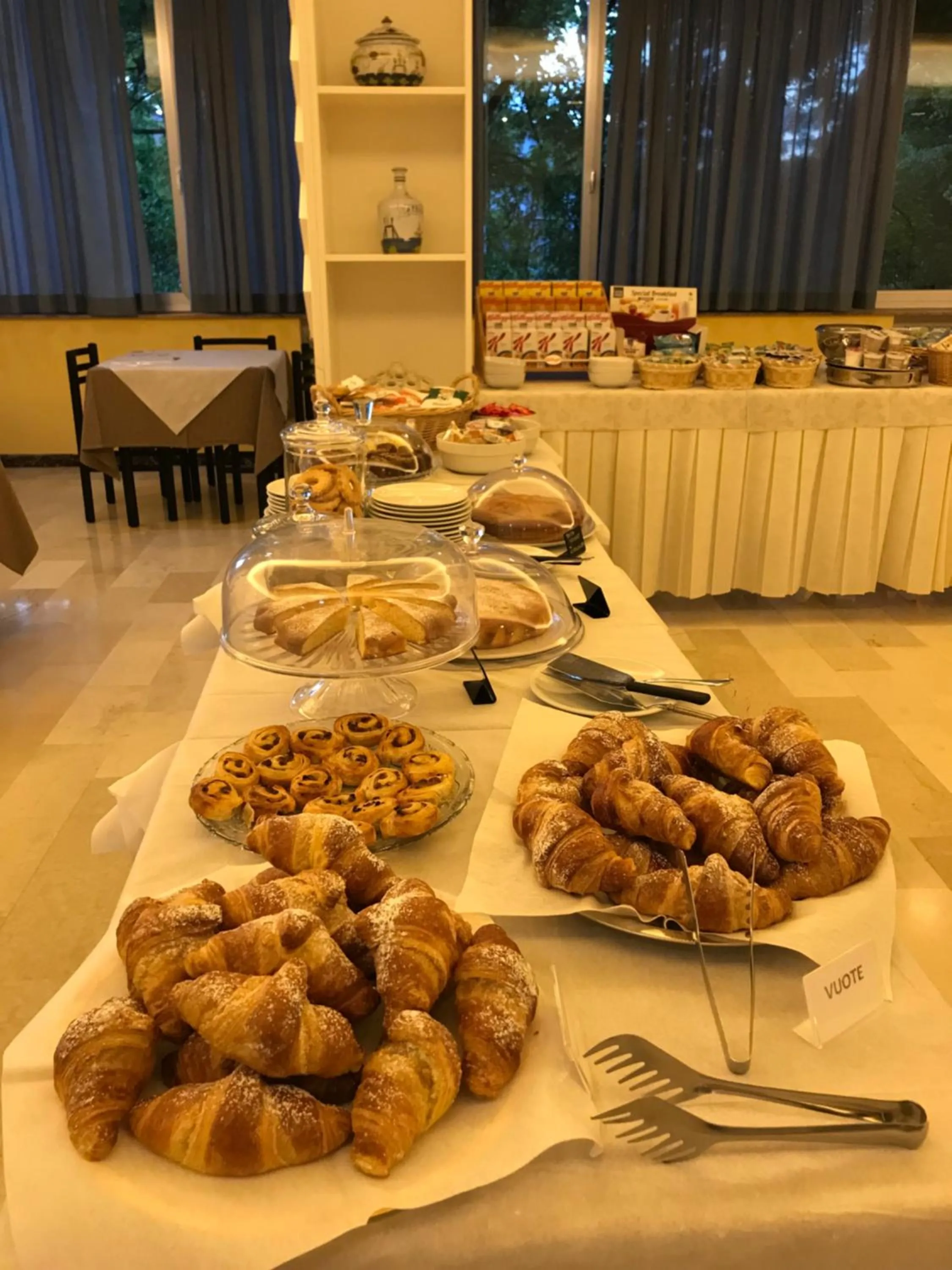 Buffet breakfast in Hotel Senio