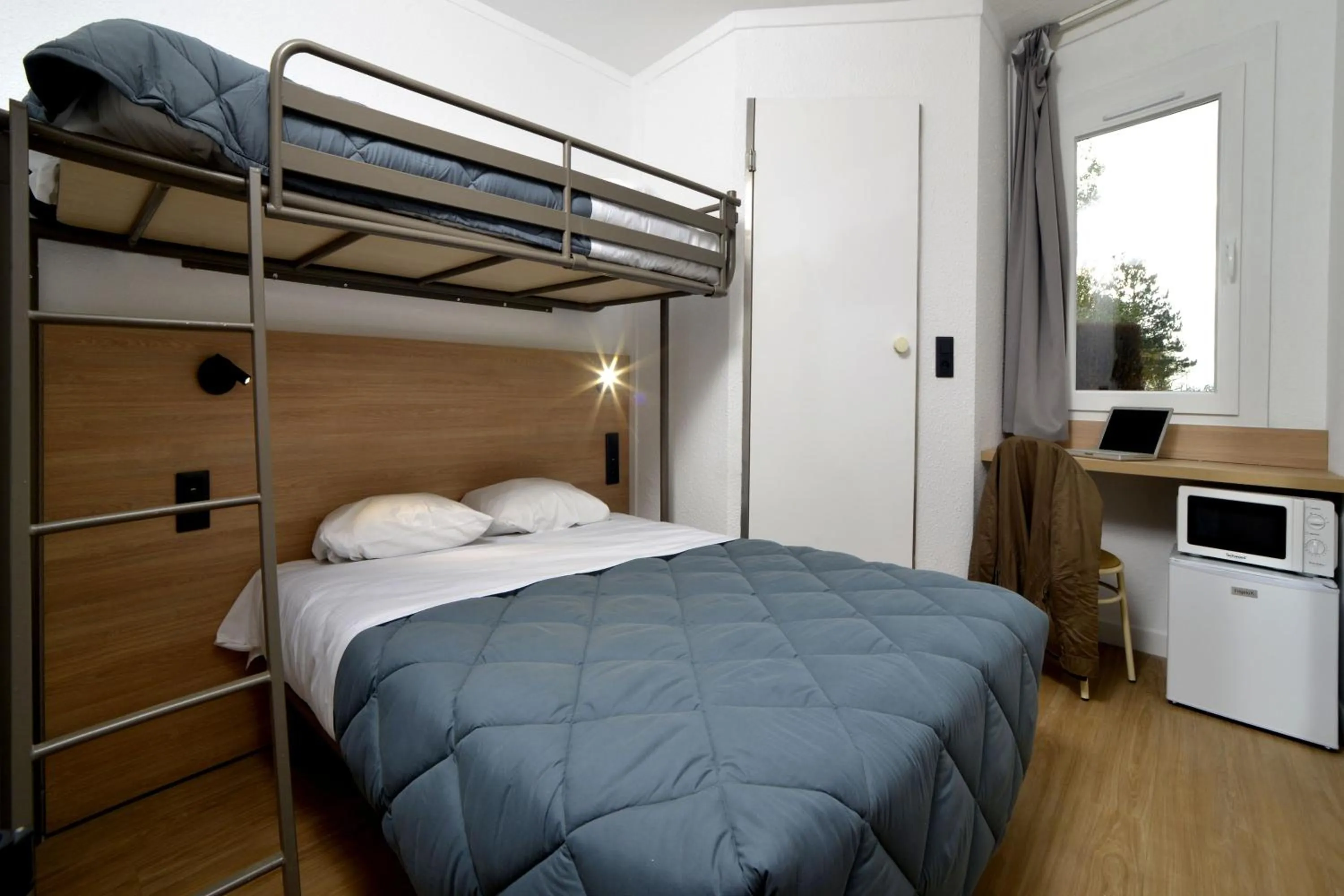 Photo of the whole room, Bed in HOTEL PREMIERE CLASSE Rouen Sud Oissel