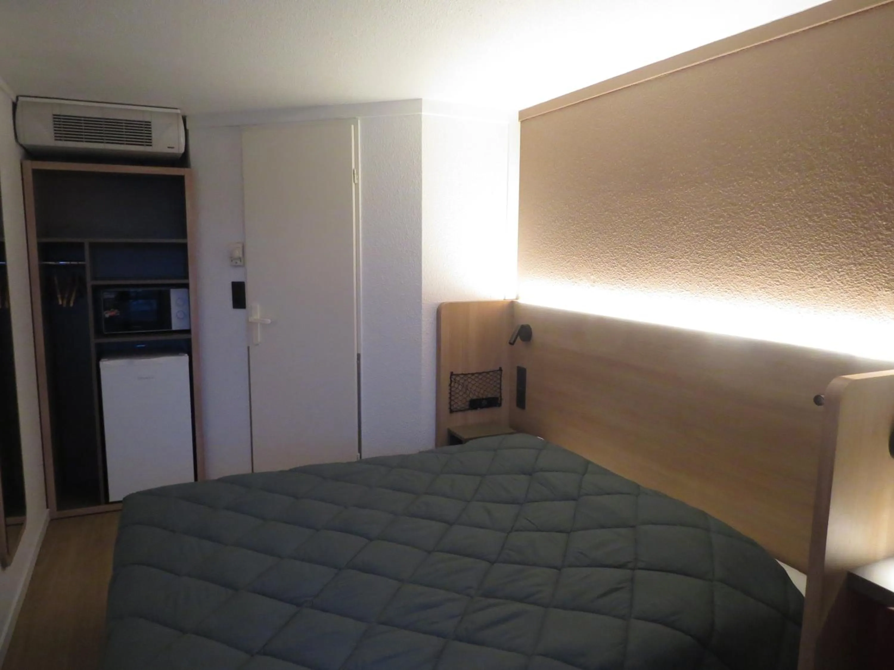Photo of the whole room, Bed in The Originals Access, Hôtel Rouen Sud Oissel (P'tit Dej-Hotel)