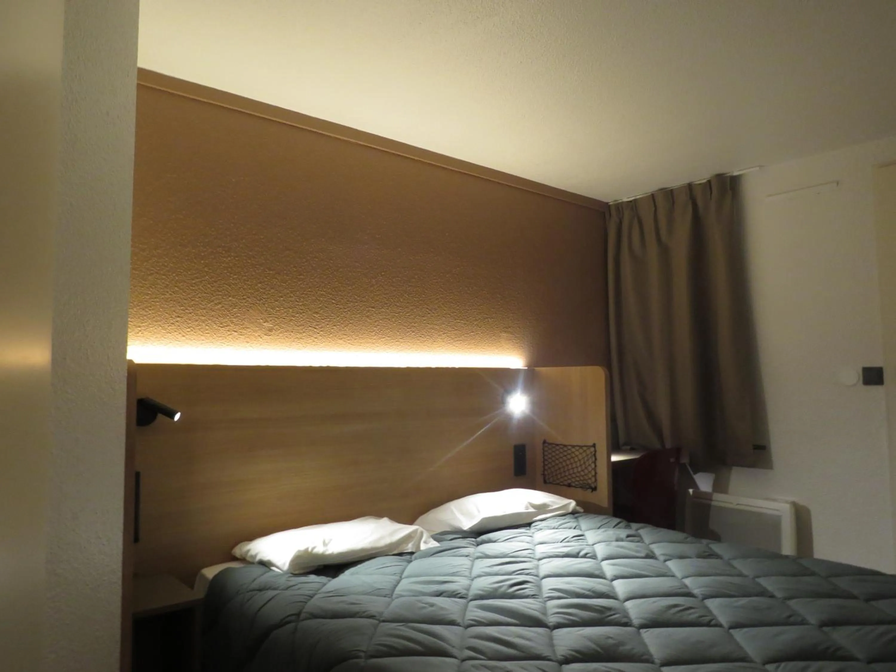 Photo of the whole room, Bed in The Originals Access, Hôtel Rouen Sud Oissel (P'tit Dej-Hotel)