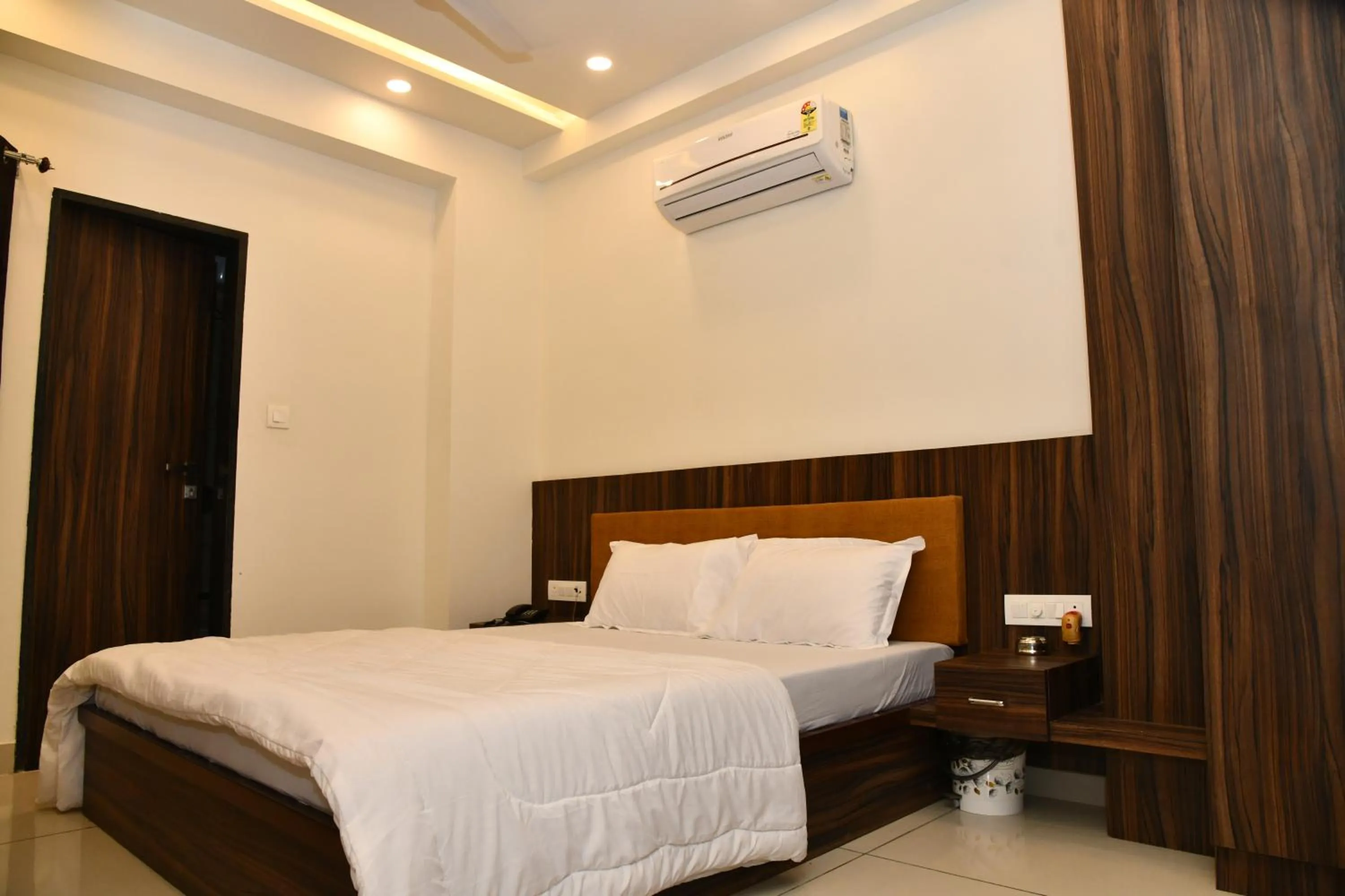 Bed in Hotel Shreeji Palace