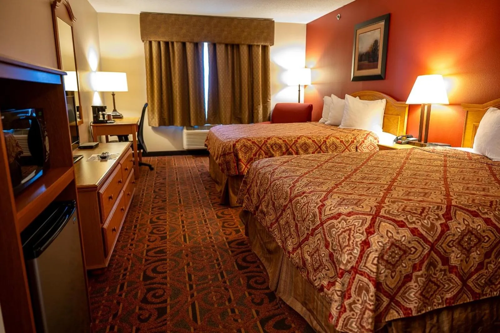 Bed in Savanna Inn & Suites