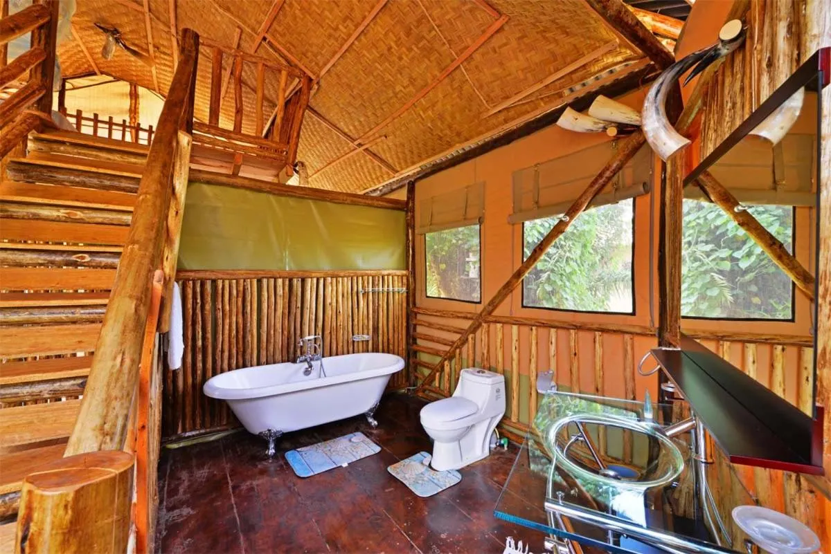 Toilet in Malakai Eco Lodge
