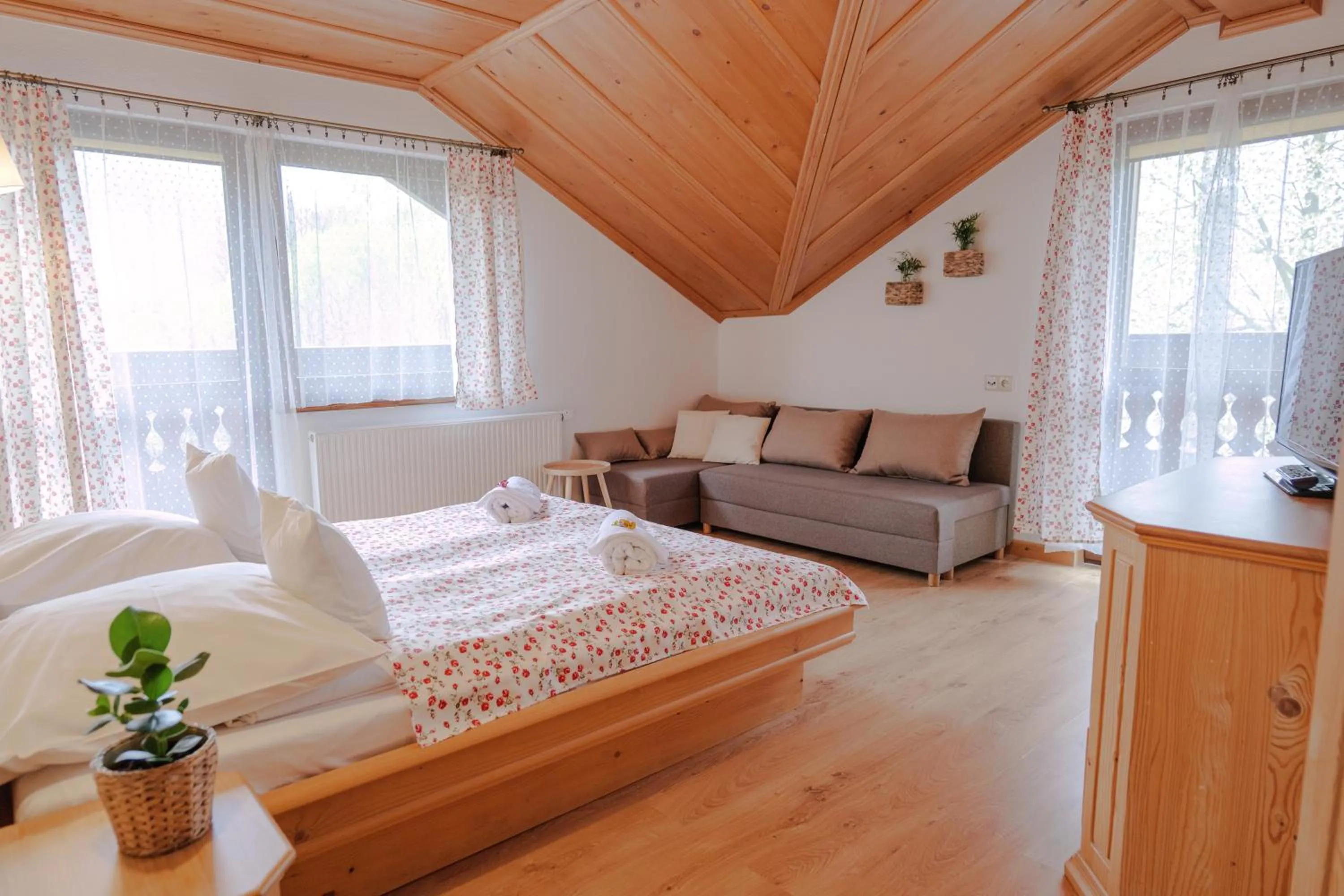 Seating area, Bed in Willa jak u Babci