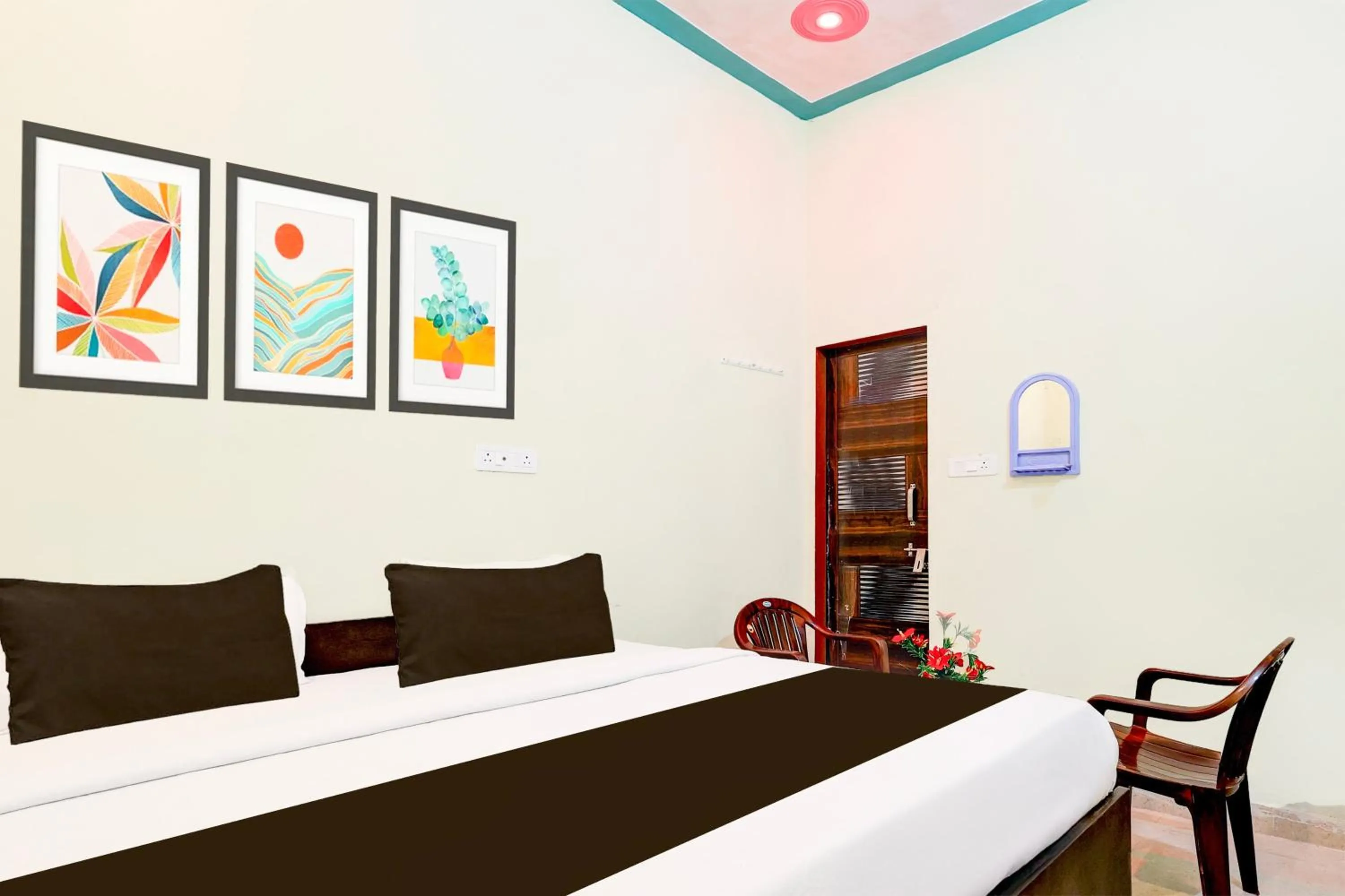 Bedroom, Bed in Hotel O Chaudhary Hotel