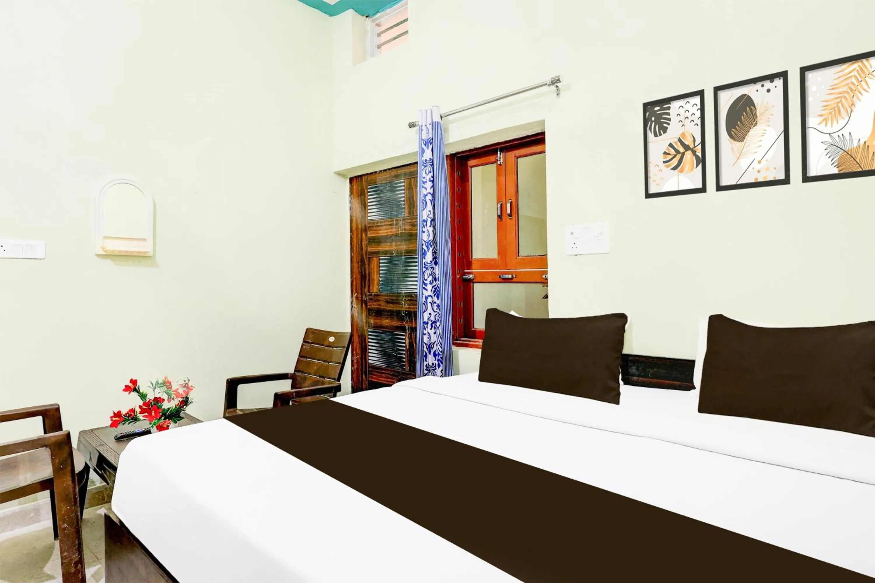 Bedroom, Bed in Hotel O Chaudhary Hotel