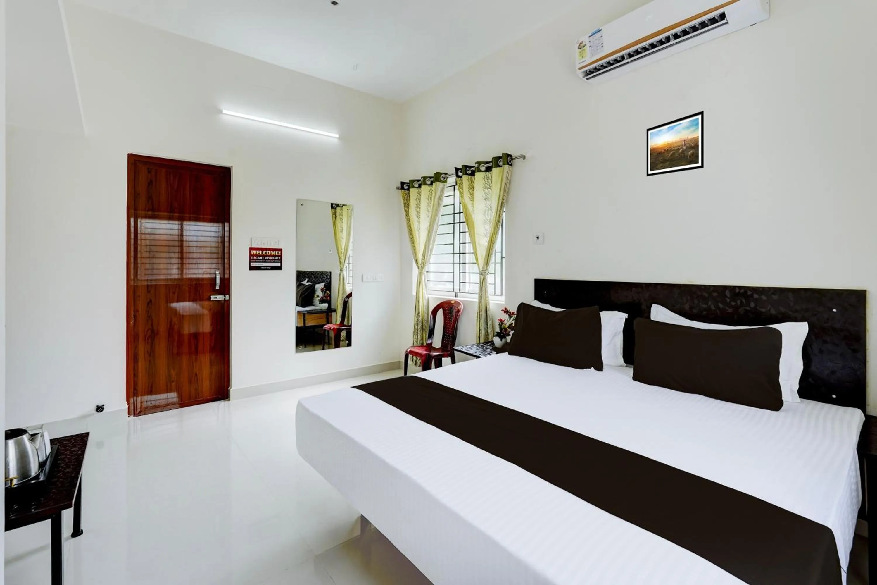 Bedroom, Bed in Hotel O Elegant Residency Vandalur Zoo