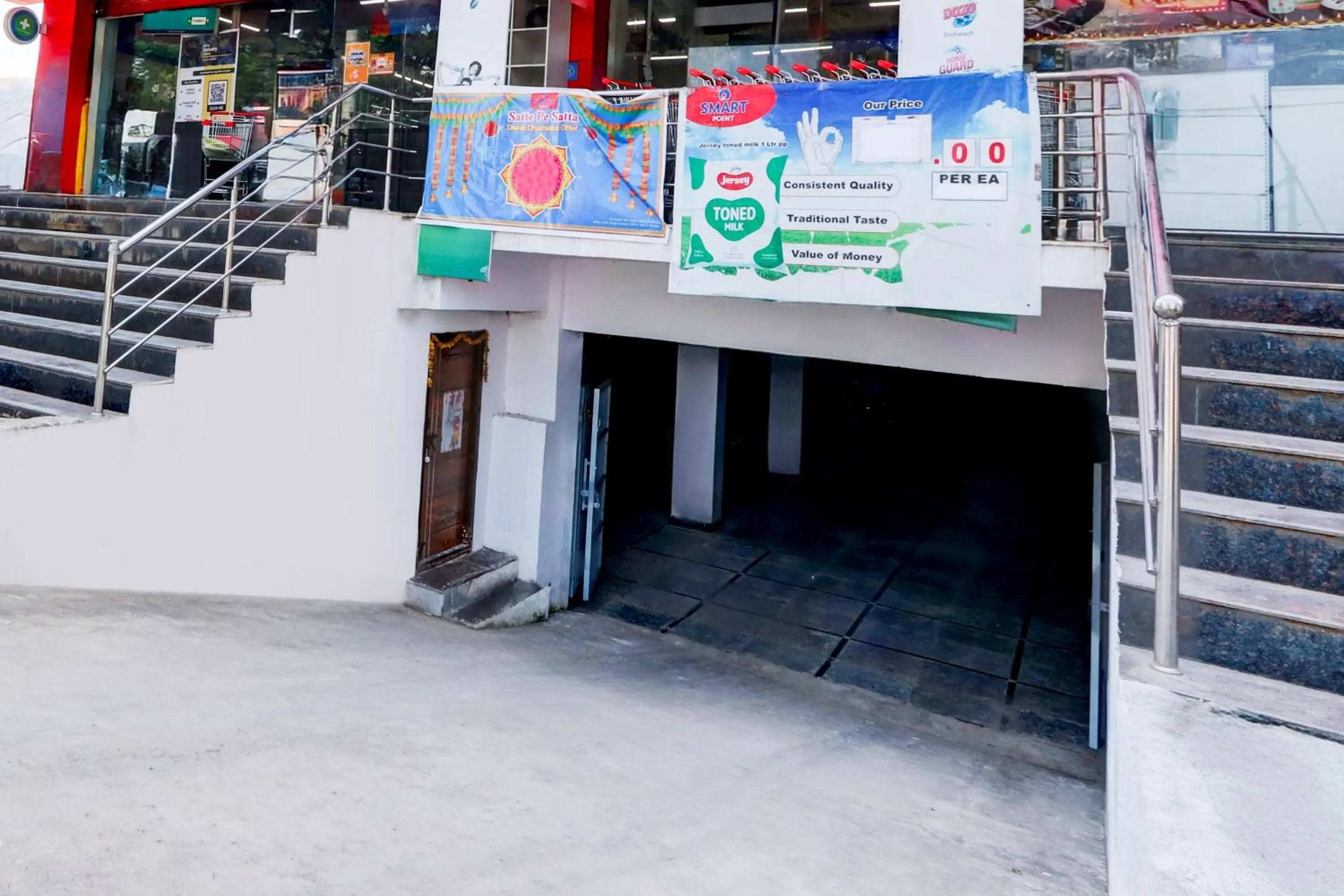 Facade/entrance in Hotel O Moon Star