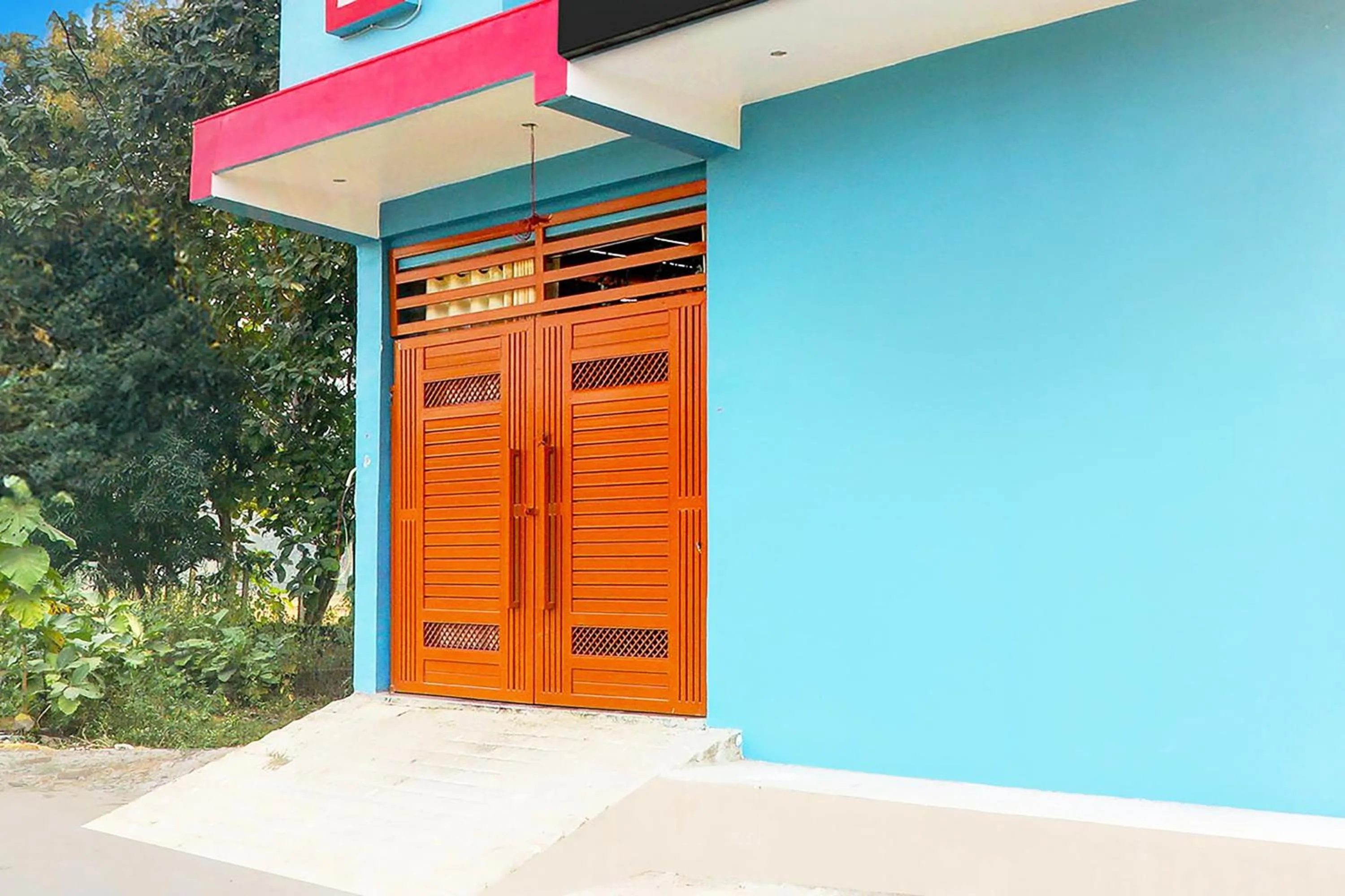 Facade/entrance in HOTEL O JC