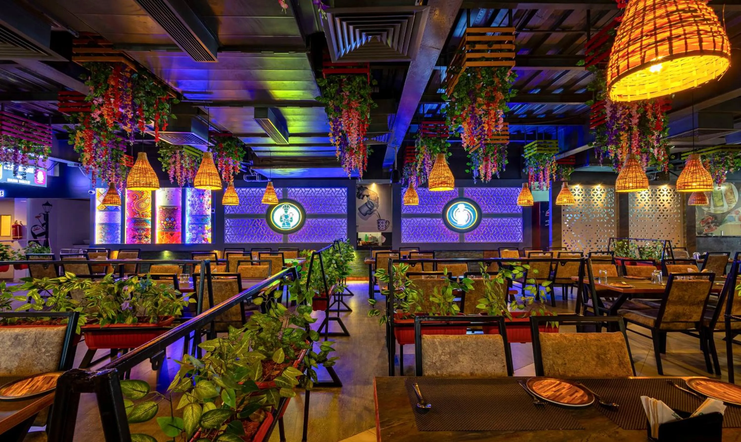 Restaurant/places to eat in Treebo Imperia, Kommadi