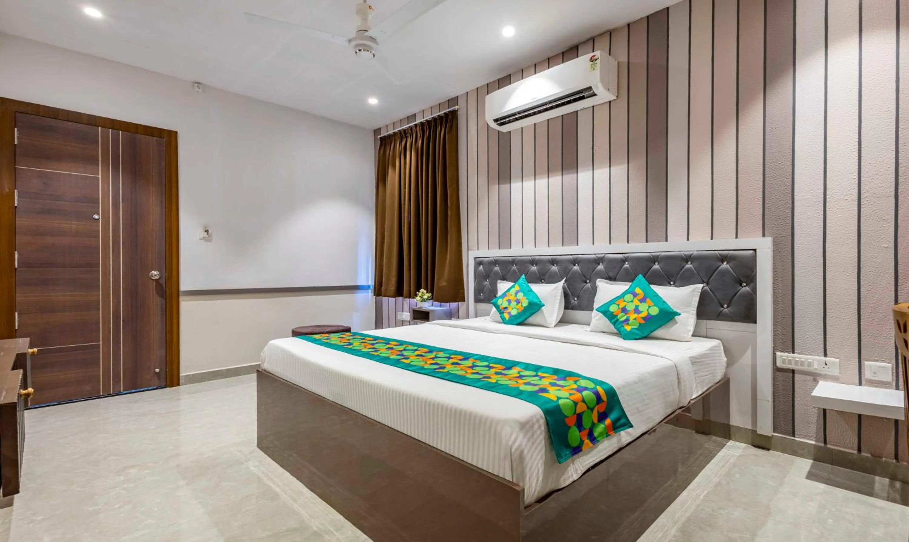 Bedroom, Bed in Treebo Imperia, Kommadi