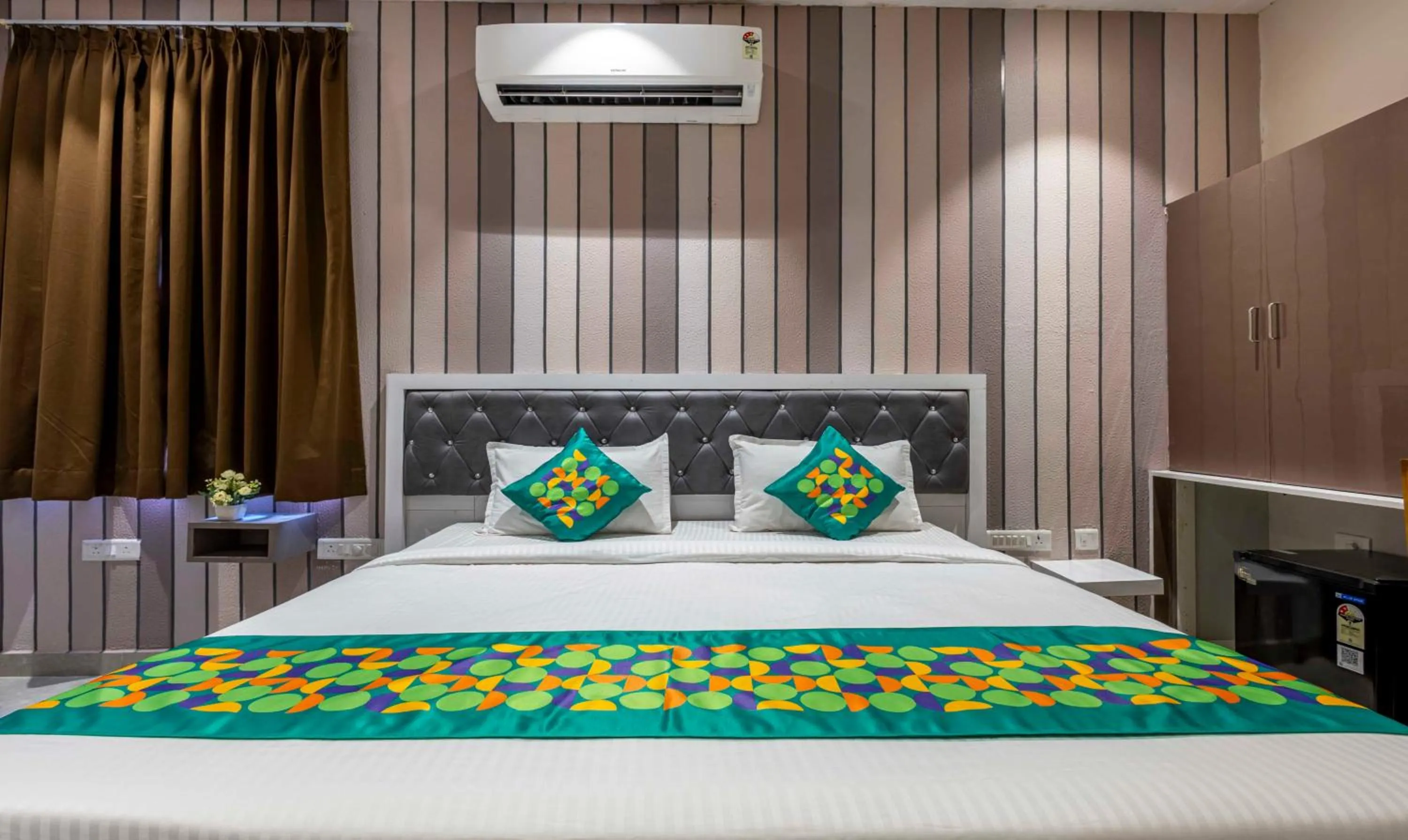 Bedroom, Bed in Treebo Imperia, Kommadi